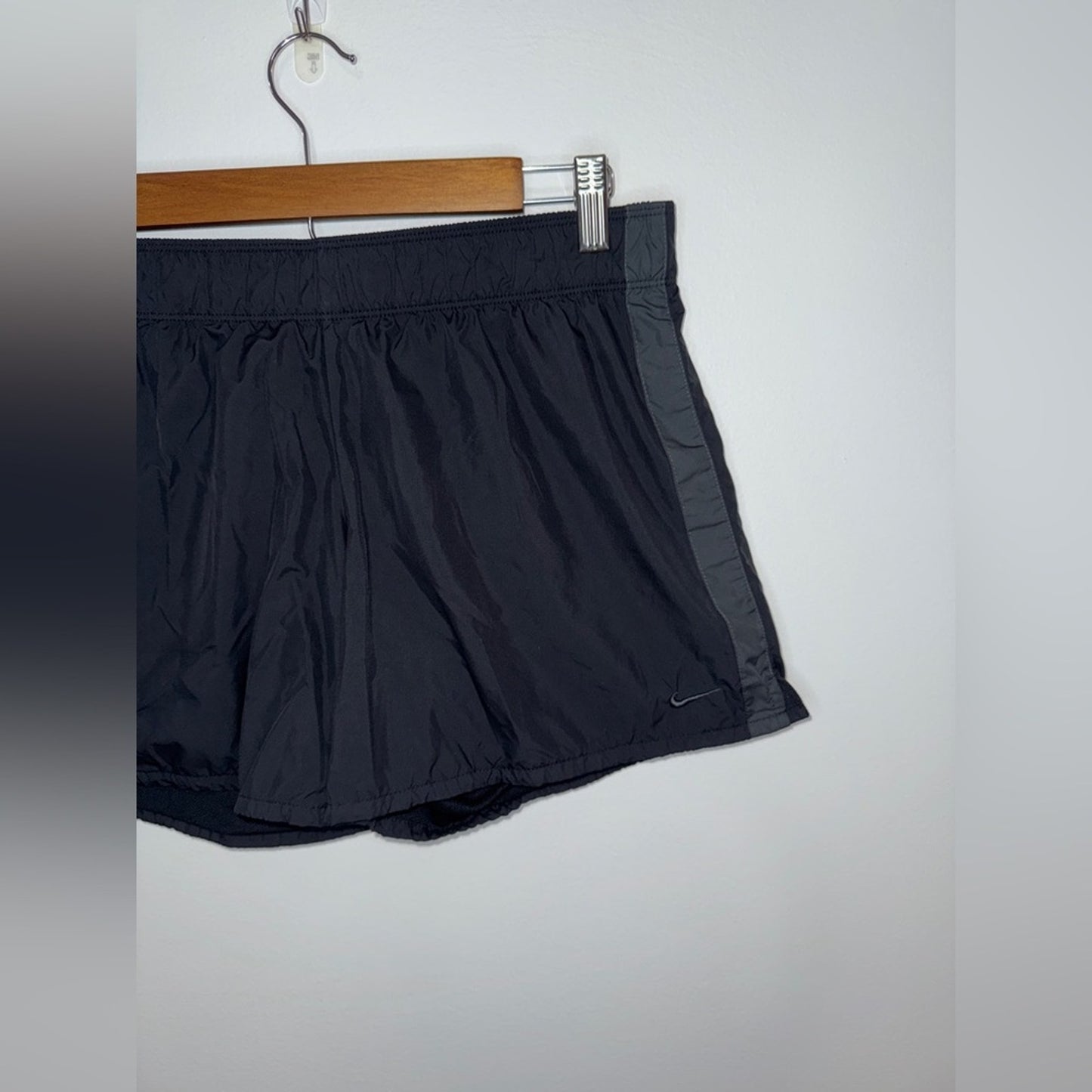 Pre-Owned MD Nike Black and Dark Grey Athletic Shorts