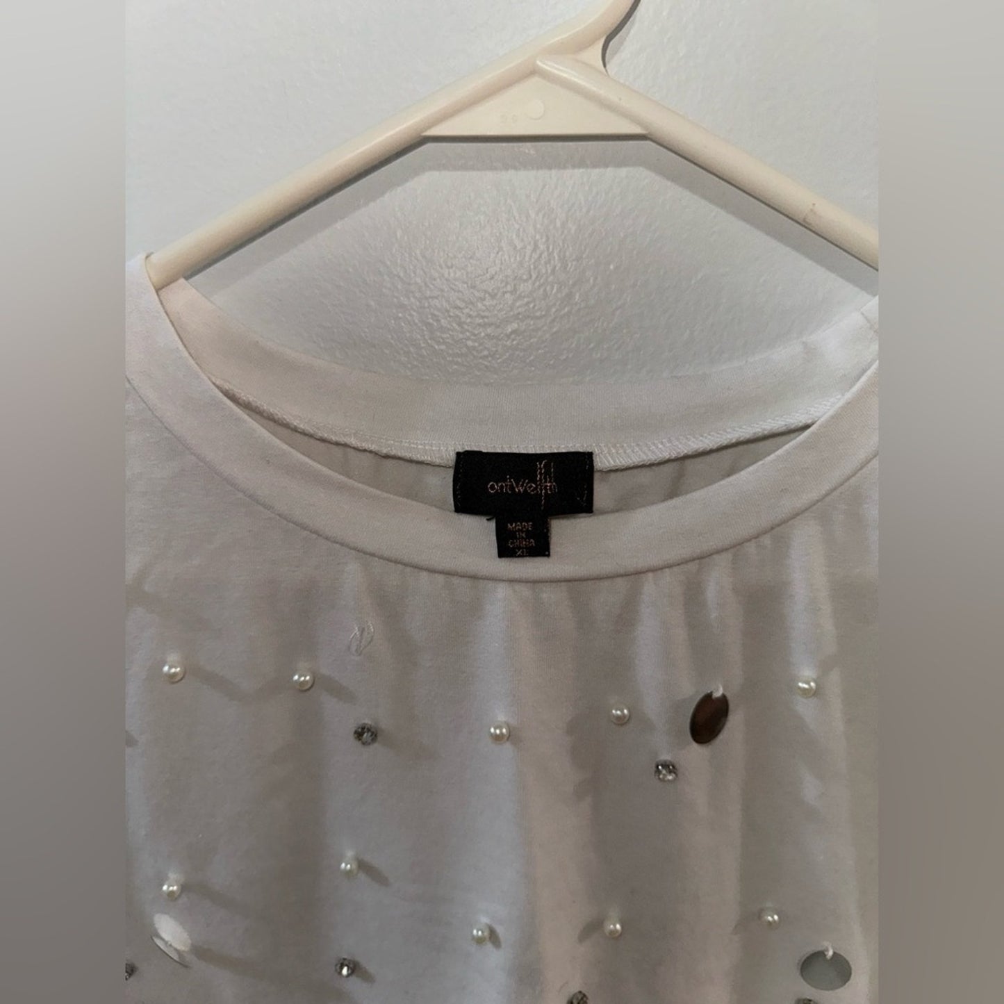 Pre-Owned XL Ontwelfth White Embellished Pearl and Rhinestone T-Shirt