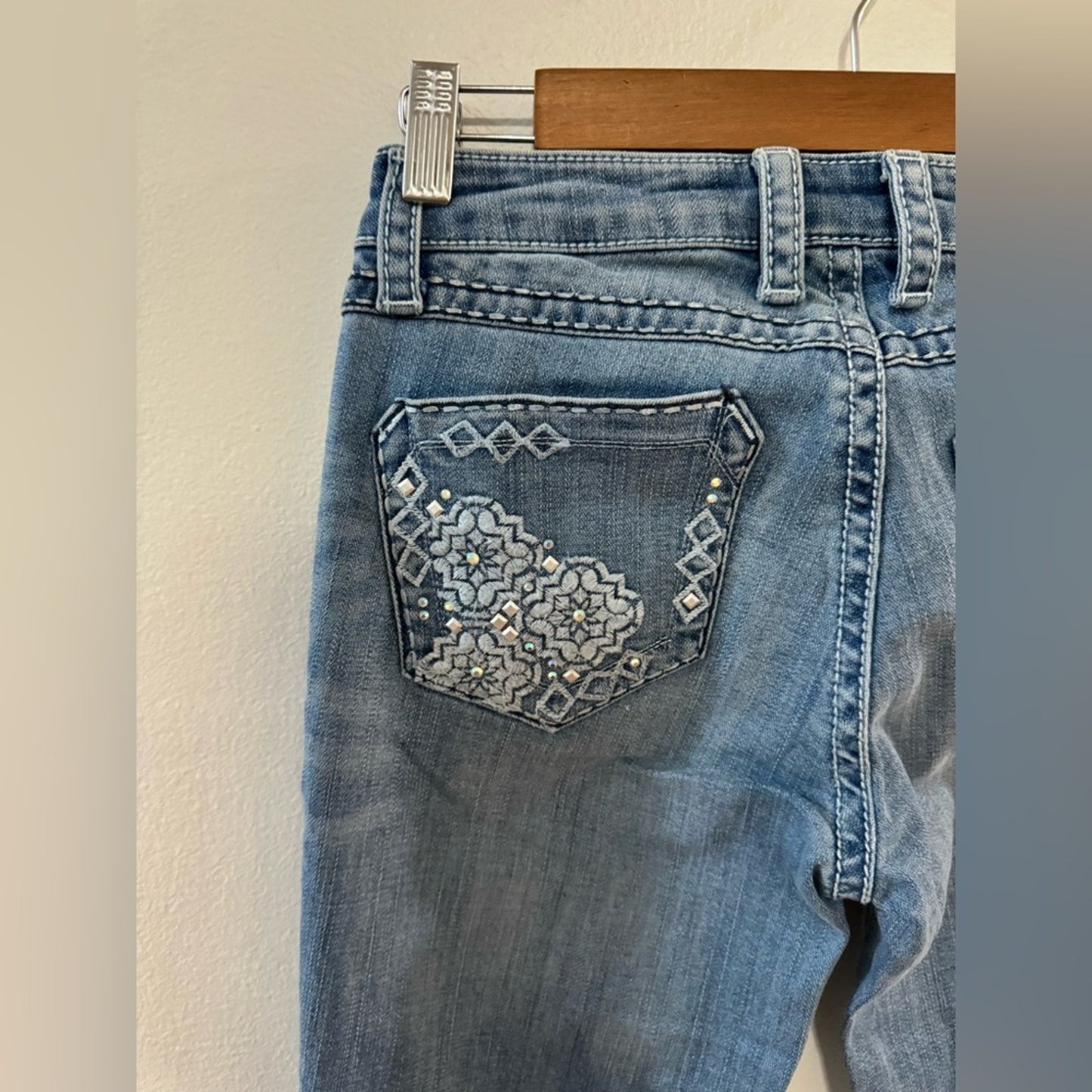 NWT W25xL32 Rock 47 by Wrangler Light Blue Low Rise Embellished Boot Cut Jeans