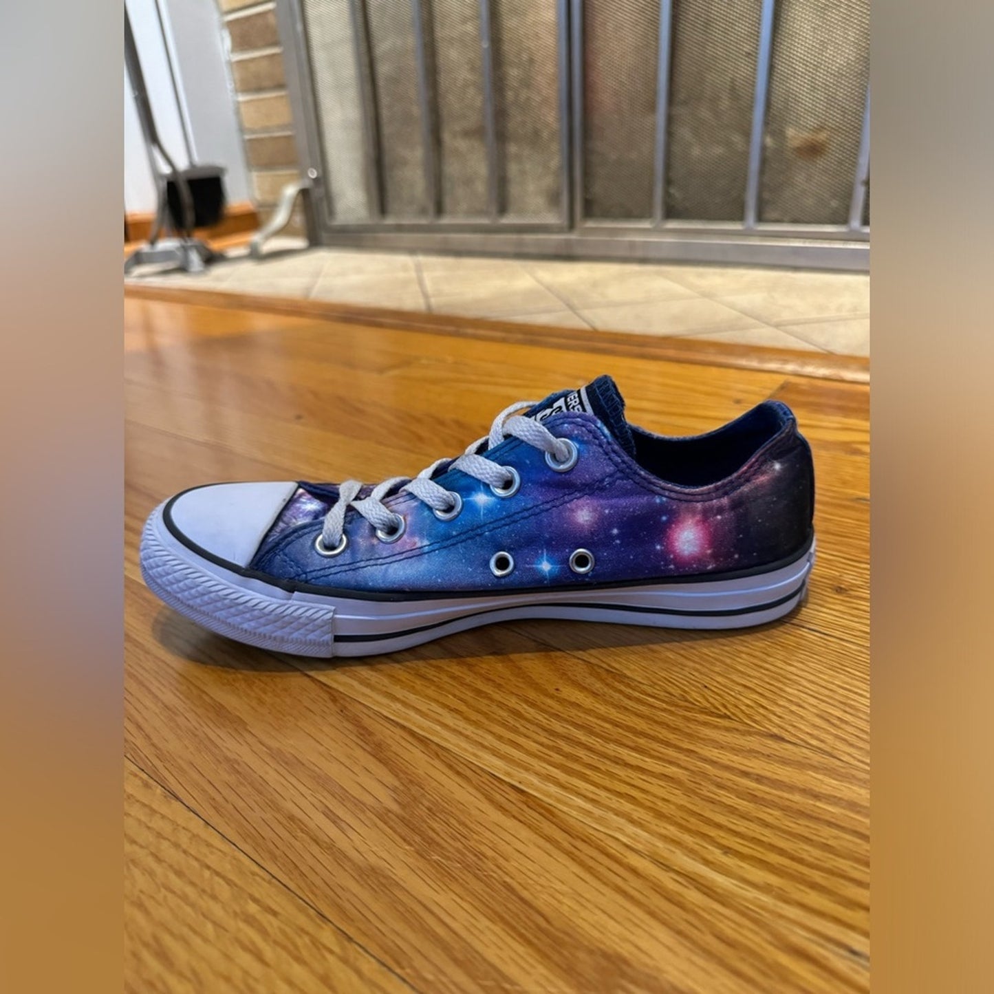 Pre-Owned Size M4/W6 Converse Chuck Taylor All Star Galaxy Low Top Sneakers
