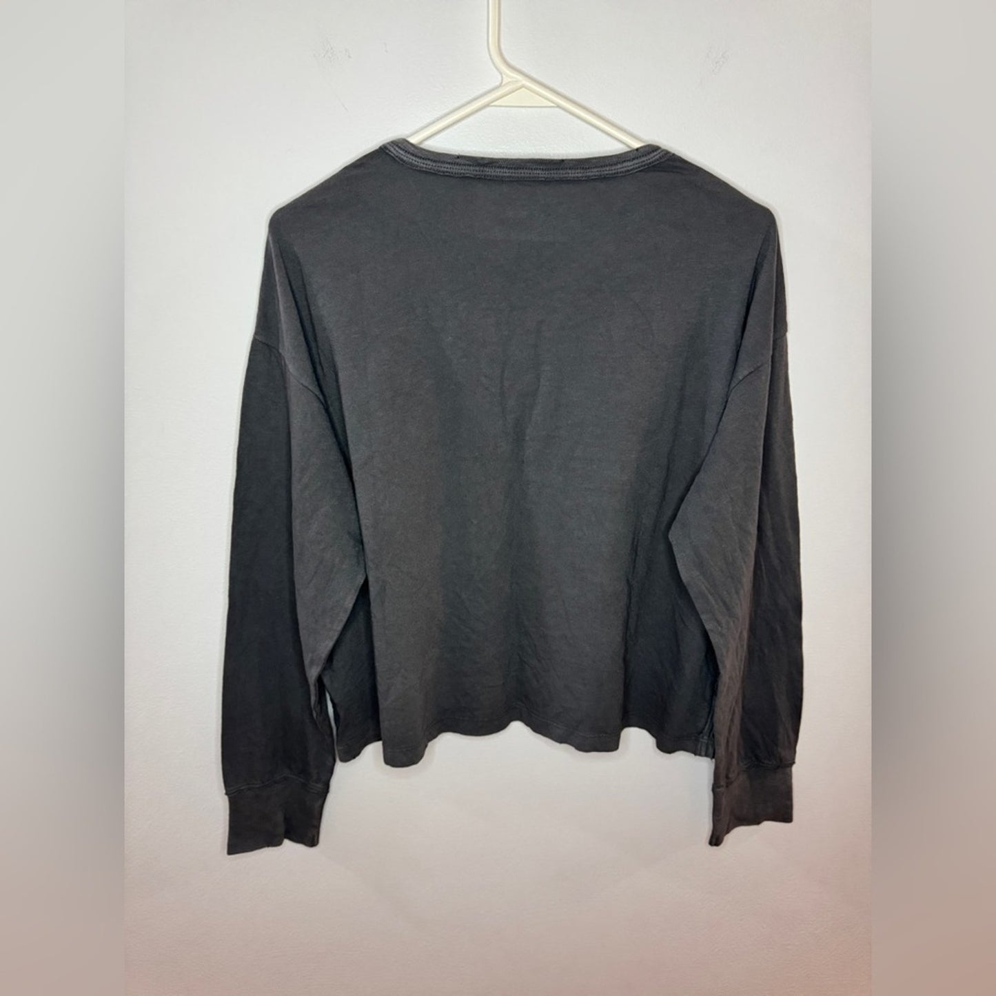 BNWOT MD Aerie Grey Cropped “Giftable” Long Sleeve Shirt