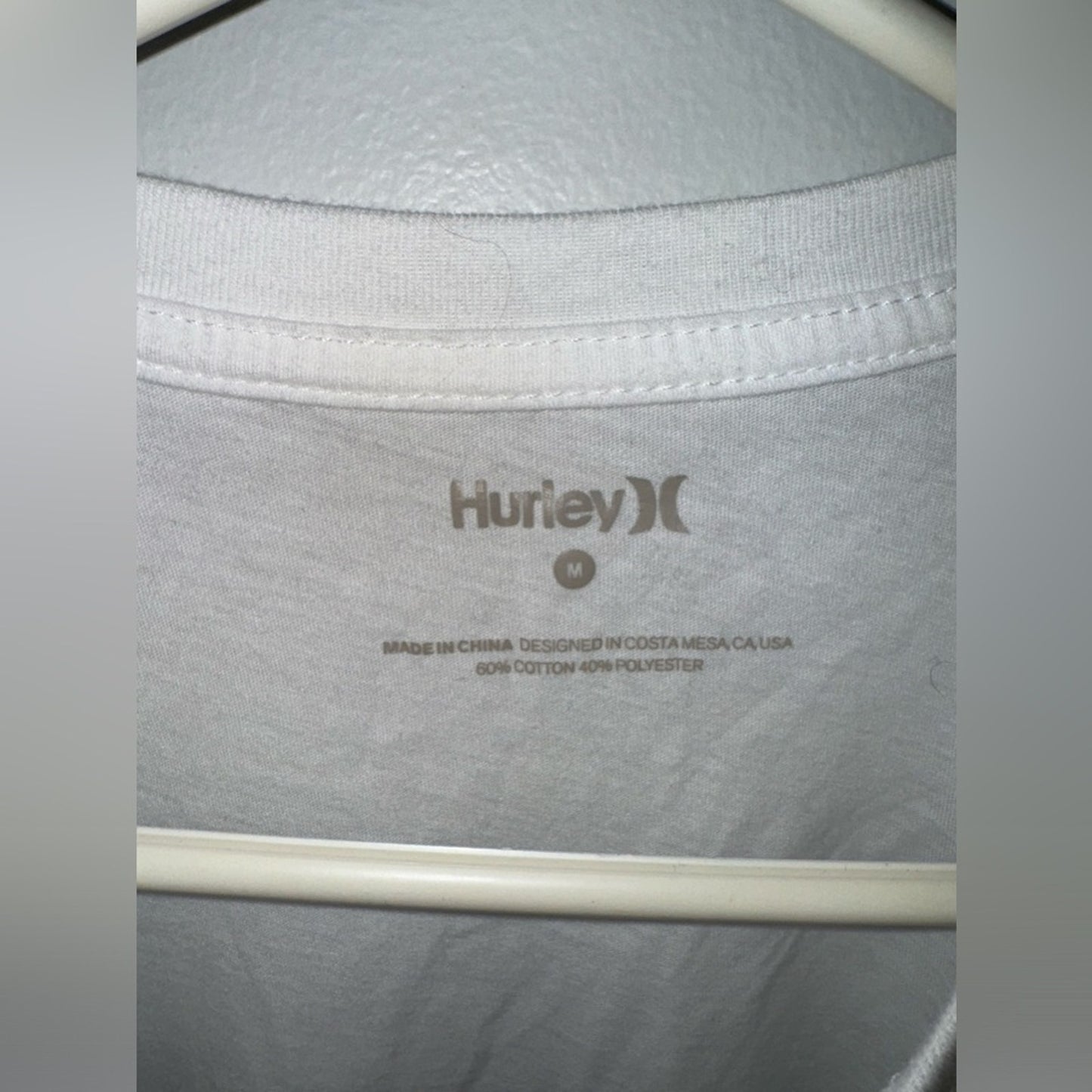 Pre-Owned MD Hurley White Wave Logo Graphic Cropped T-Shirt
