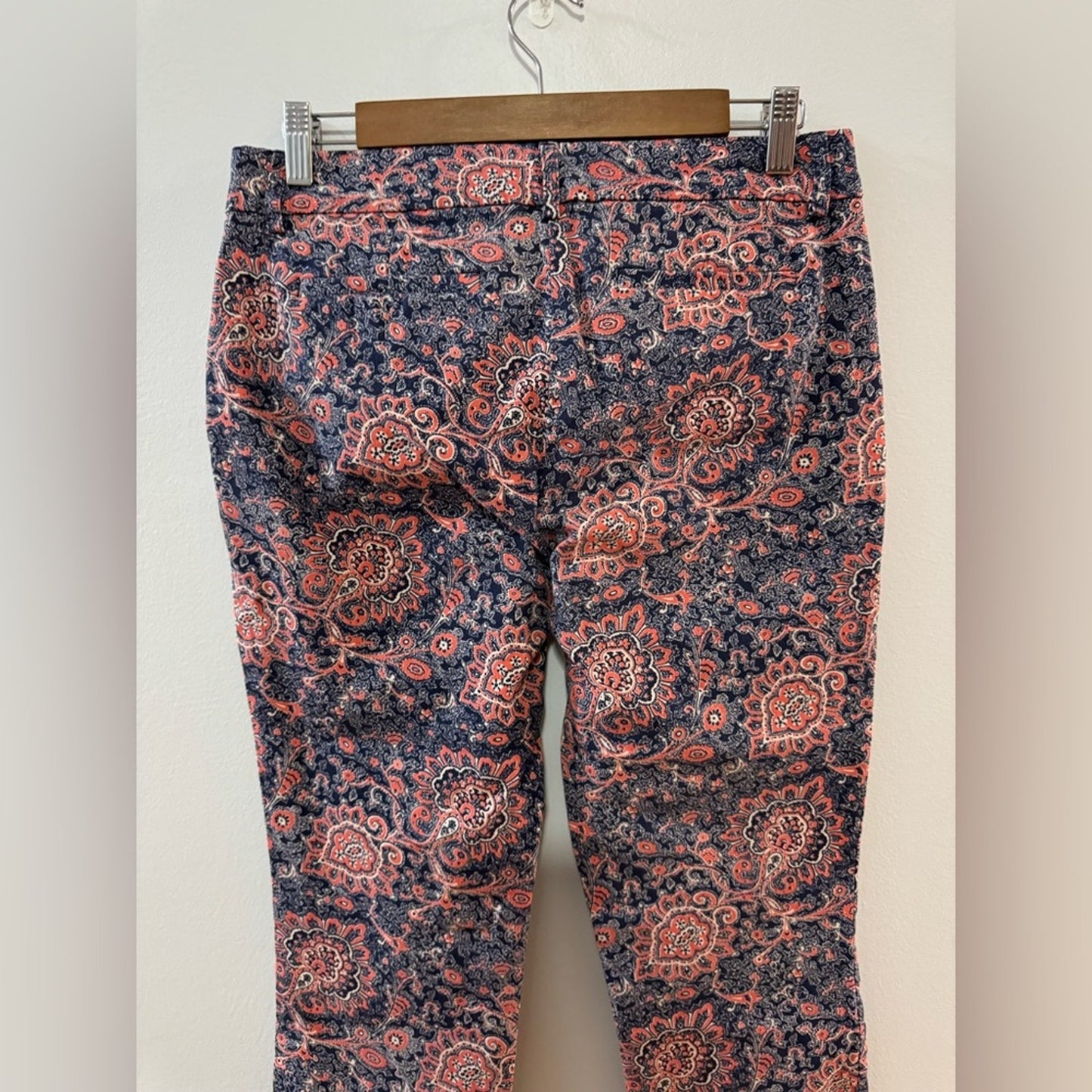 Pre-Owned Size 6 Dalia Navy Blue and Orange Capris