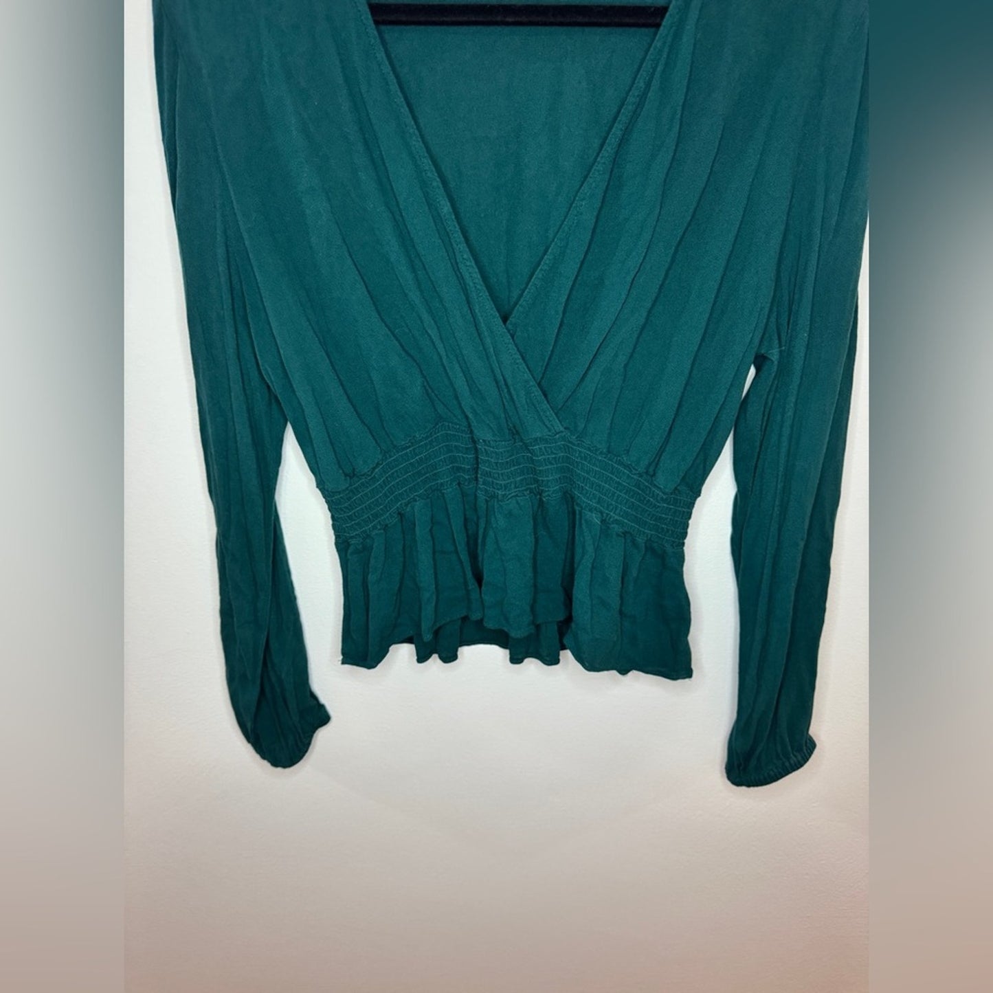 Pre-Owned MD Express Dark Green Long Sleeve Flowy Top
