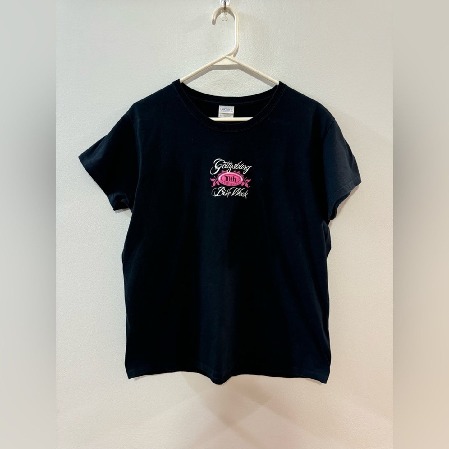 Pre-Owned LG Gettysburg Bike Week 10th Anniversary 2011 Black and Pink T-Shirt