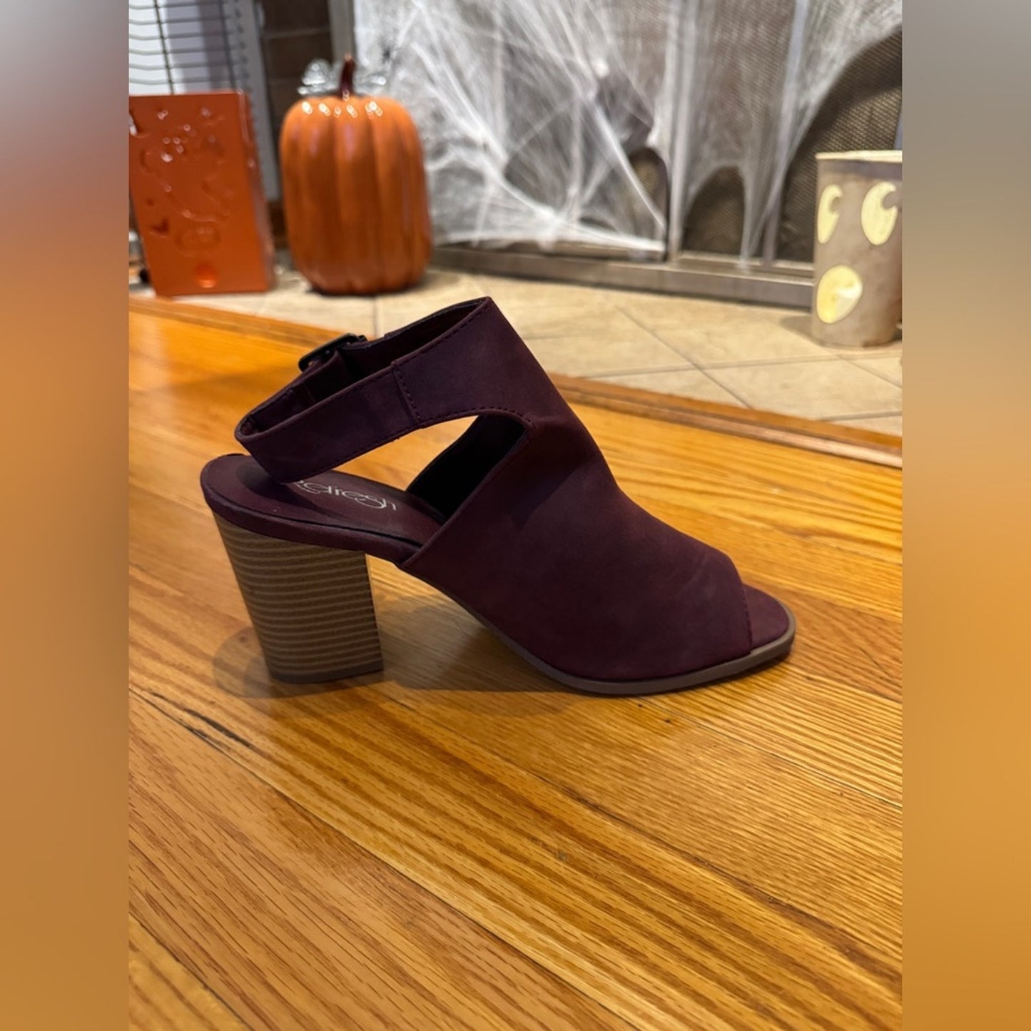 Pre-Owned Size 10 Refresh Maroon Suede Open Toe High Heel