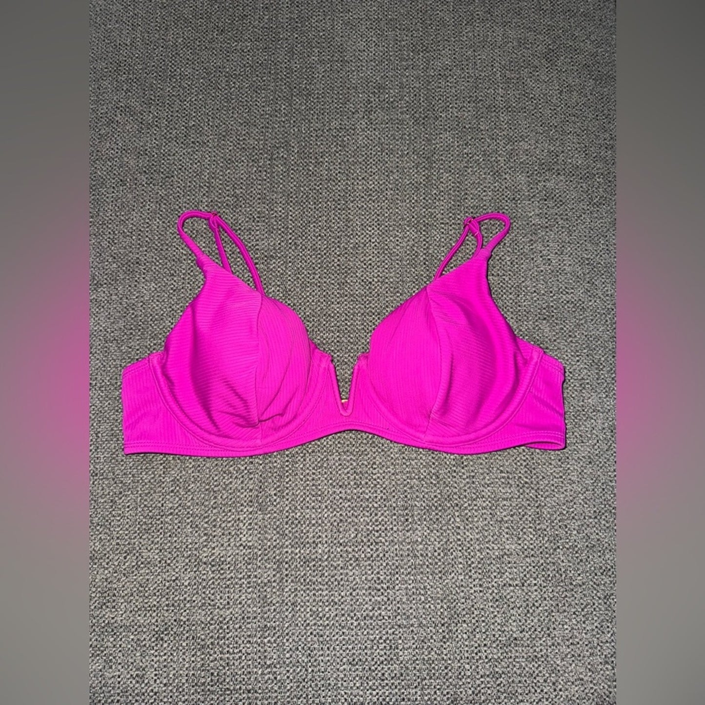 Pre-Owned LG Ambrielle Pink Ribbed Bikini Top