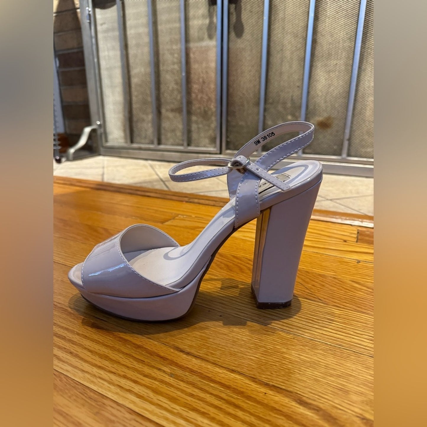 Pre-Owned Size 9 Dyeables Nude Patent Leather Platform Heels