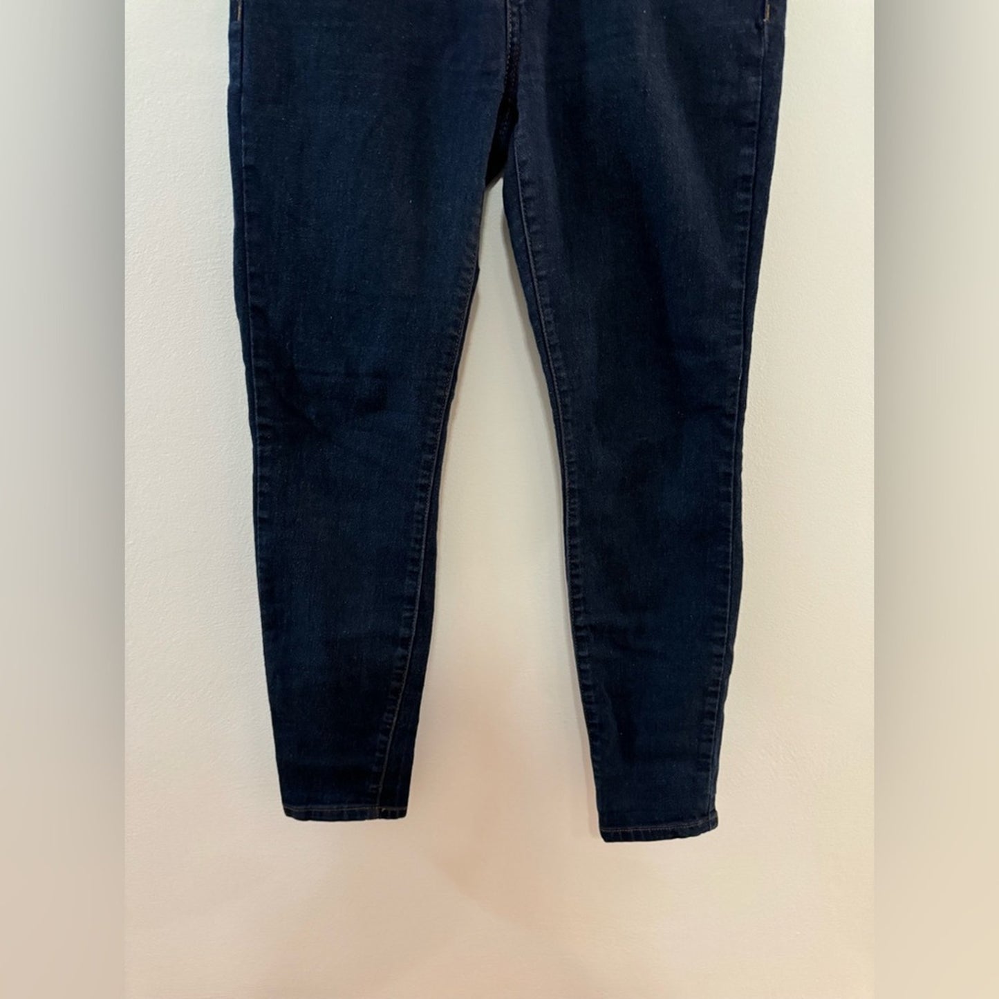 Pre-Owned Size 28 Forever 21 Dark Blue Jeans