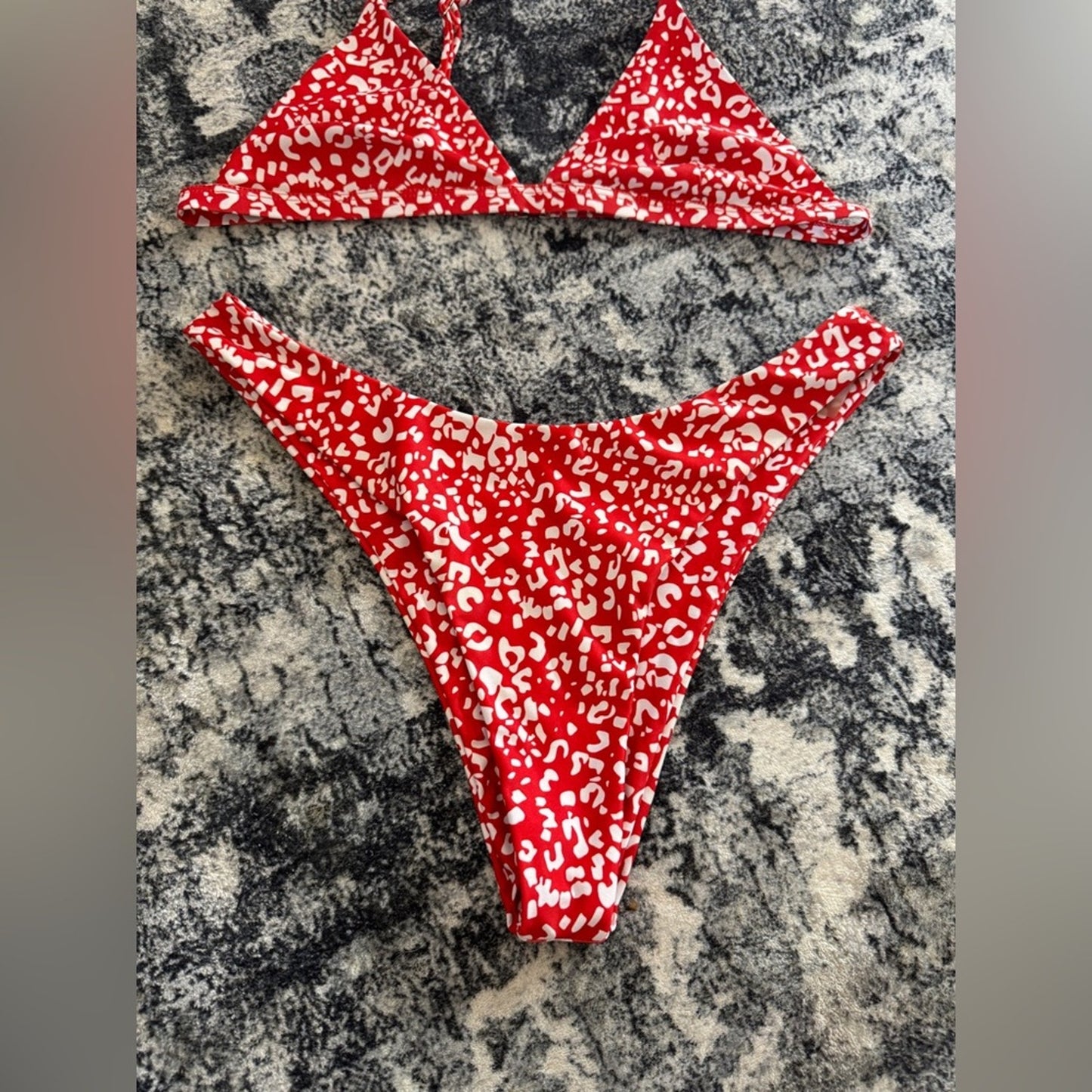 Pre-Owned LG SHEIN Red and White Cheetah Print Bikini Top and Bottom