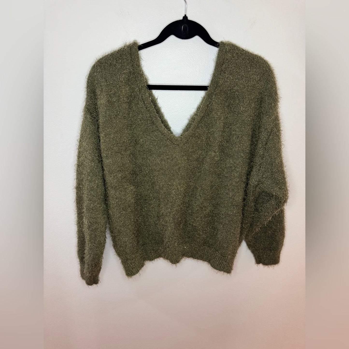 Pre-Owned LG Derek Heart Front Tie Fuzzy Sweater
