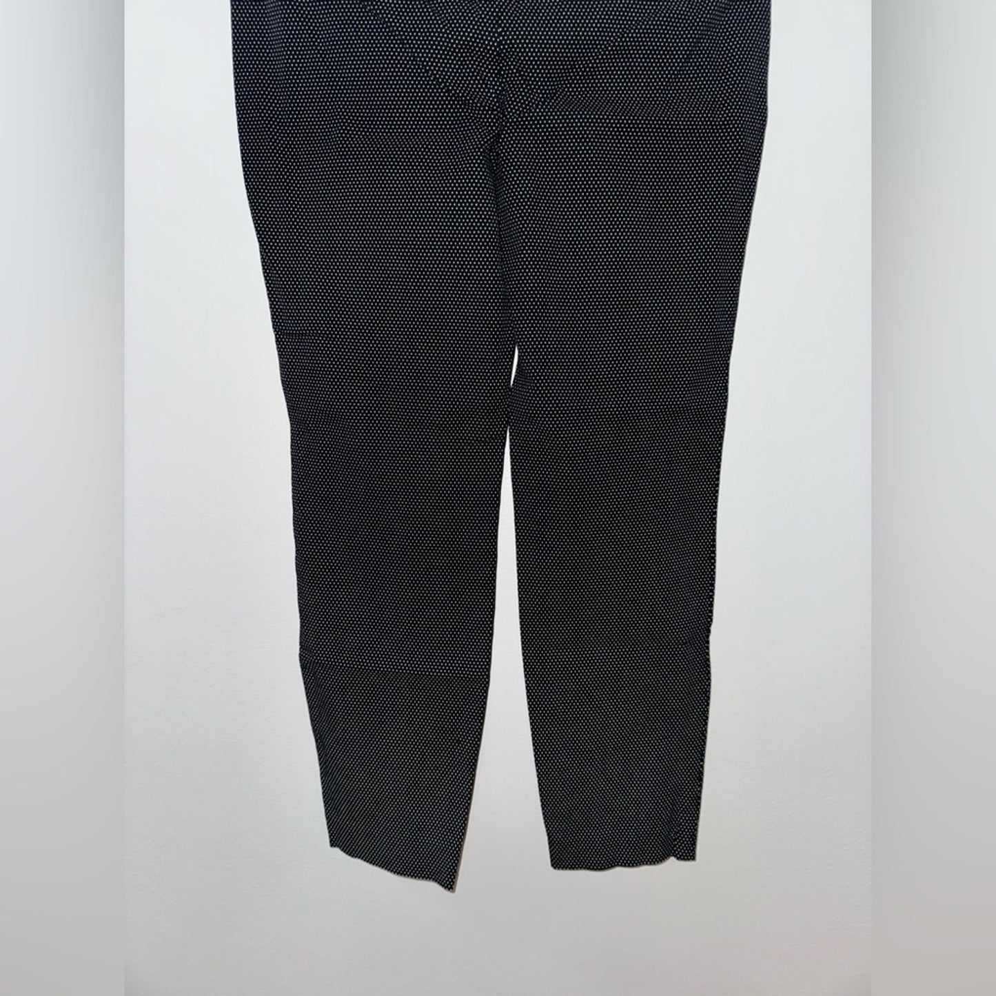 Pre-Owned Size 8 Regular Old Navy Pixie Mid Rise Black and White Pants