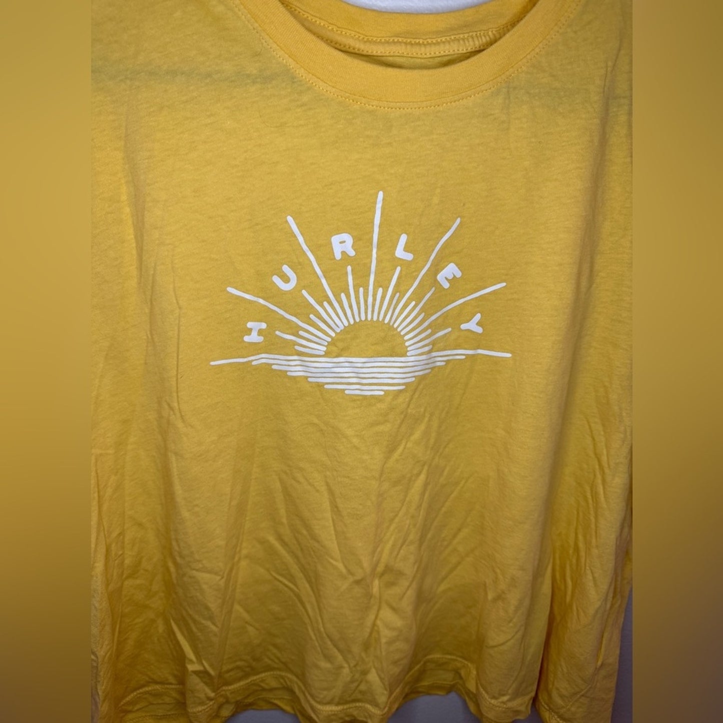 Pre-Owned XL Hurley Yellow Sun Graphic T-Shirt