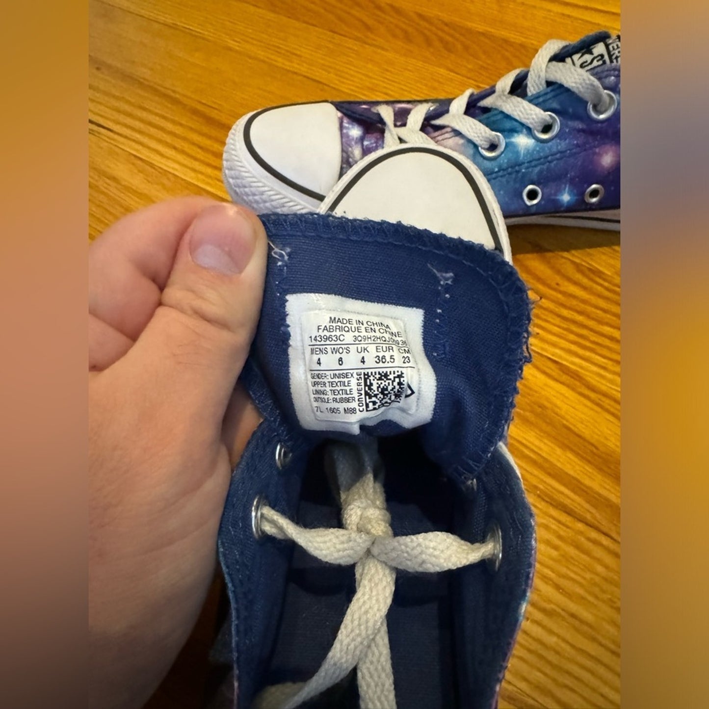 Pre-Owned Size M4/W6 Converse Chuck Taylor All Star Galaxy Low Top Sneakers
