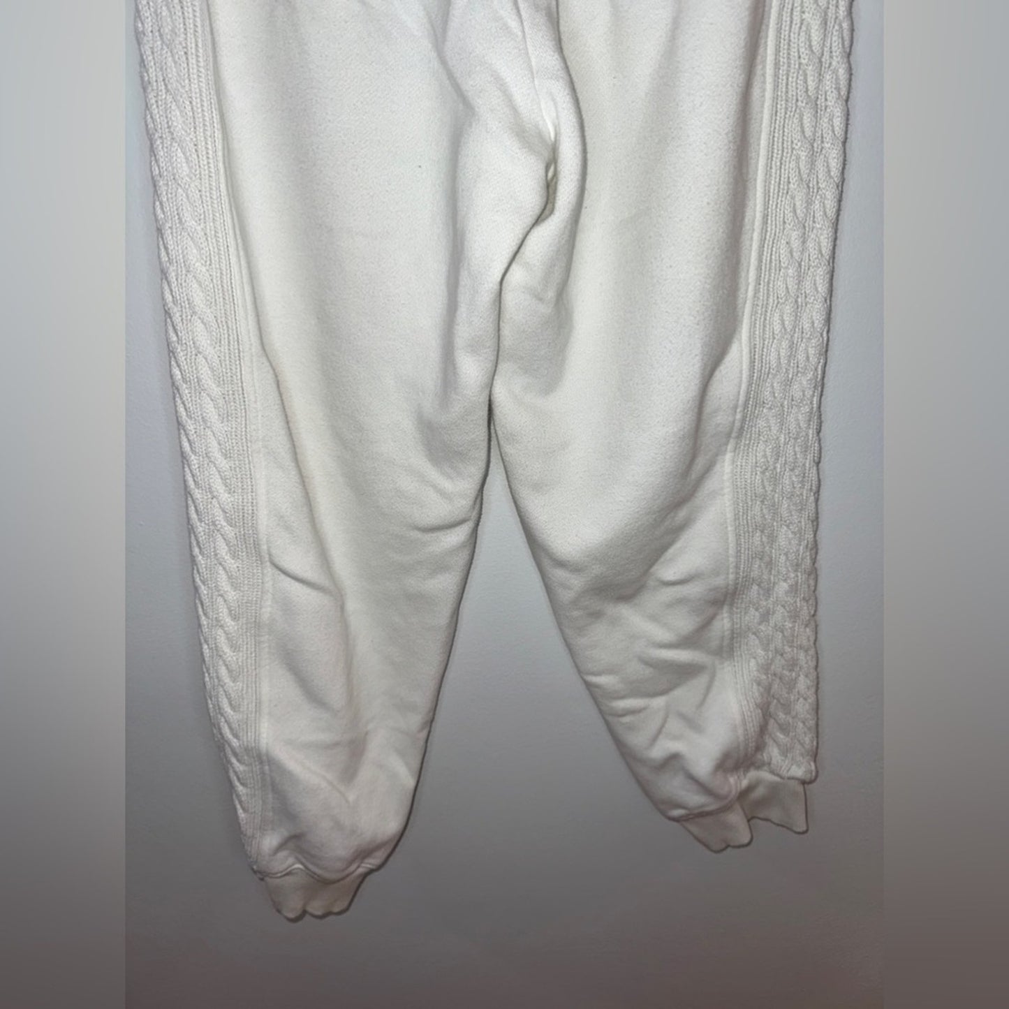 Pre-Owned LG Aerie White Crochet Sweatpants