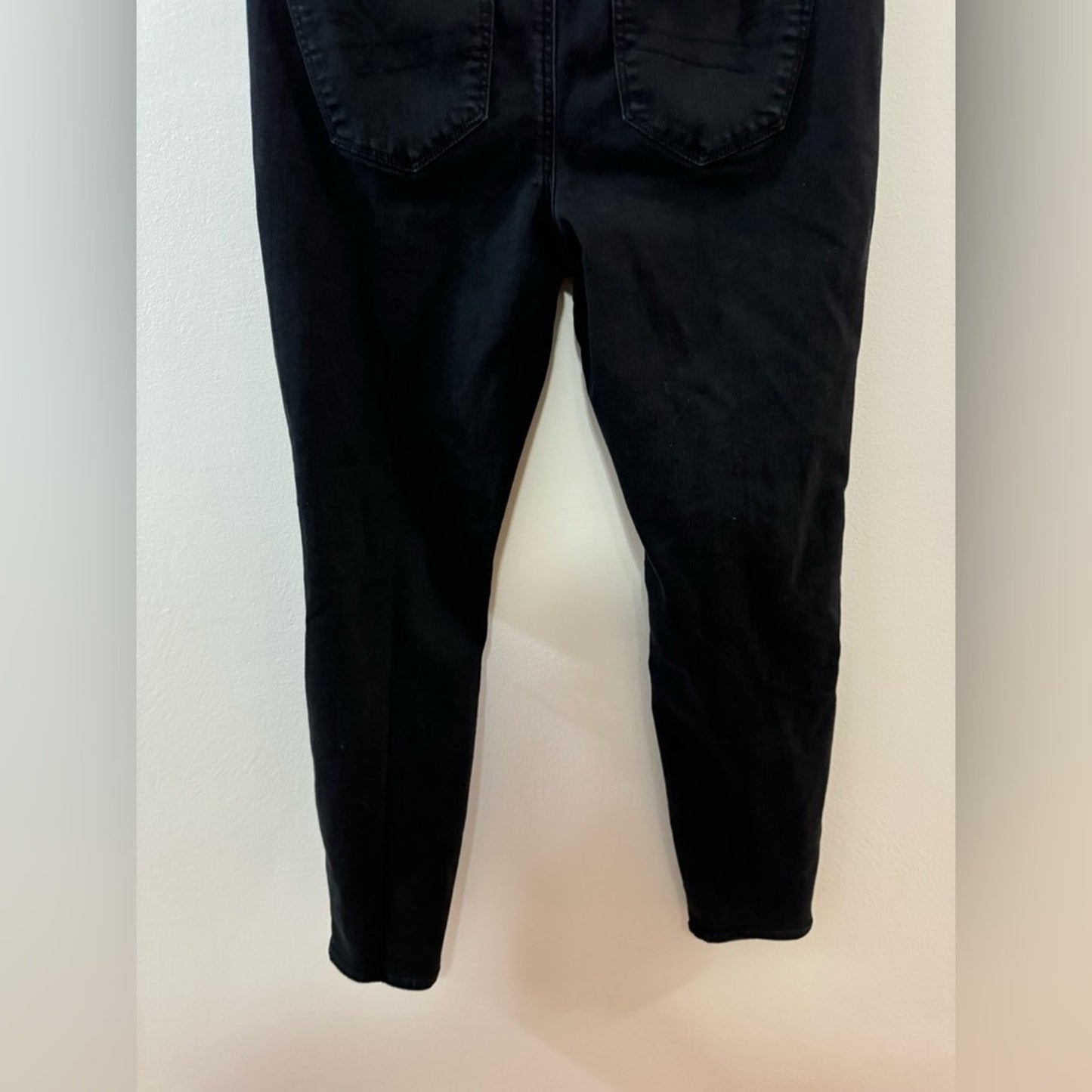 Size 12 Reg American Eagle Black Super Distressed Curvy High Rise Jegging Jeans