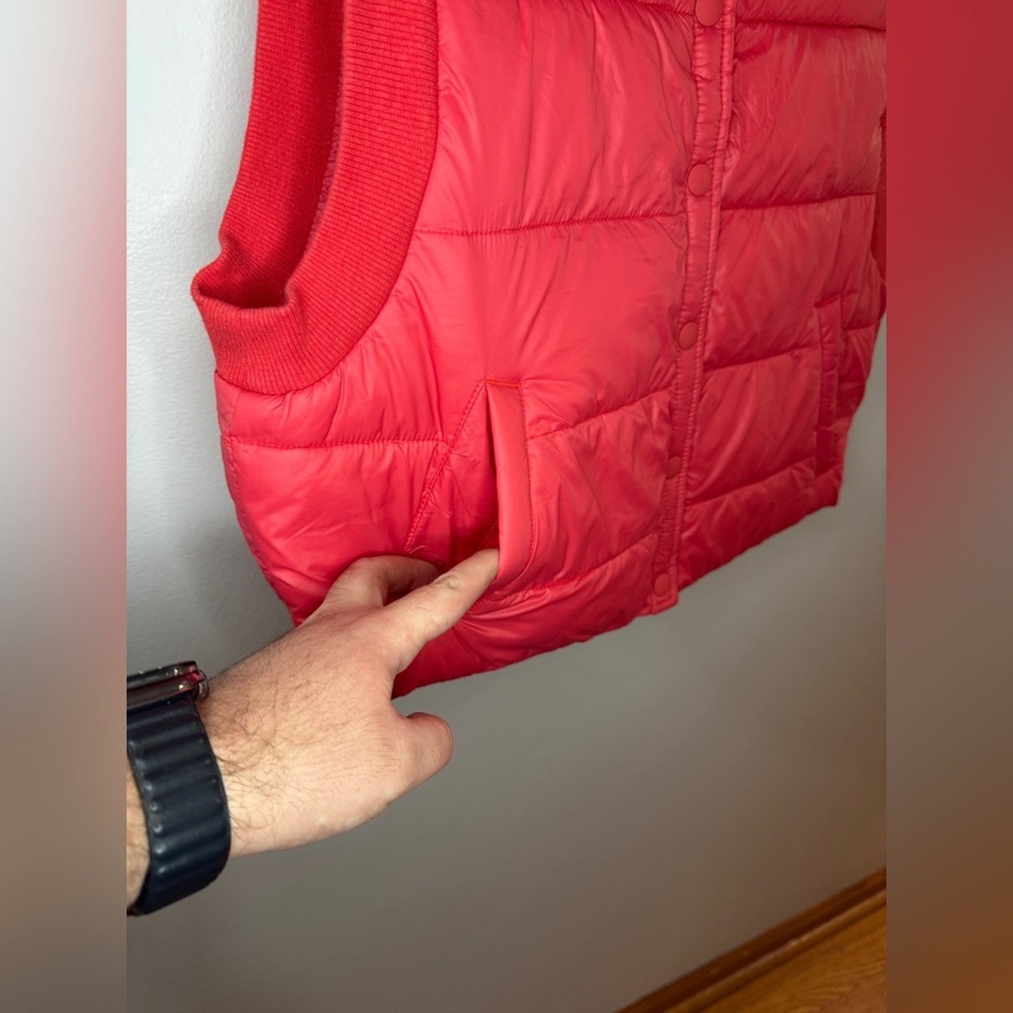 Pre-Owned SM Offline by Aerie Red Button-Up Sleeveless Puffer Vest