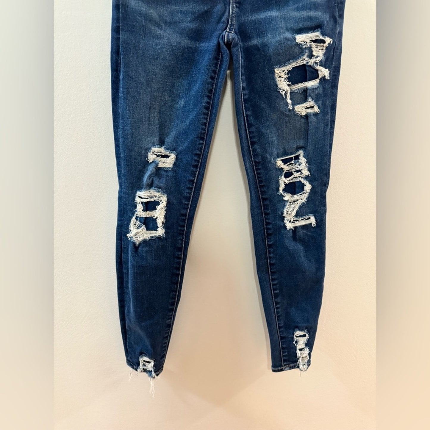 Size 2 Regular American Eagle Dark Blue Distressed Hi-Rise Jegging Crop Jeans