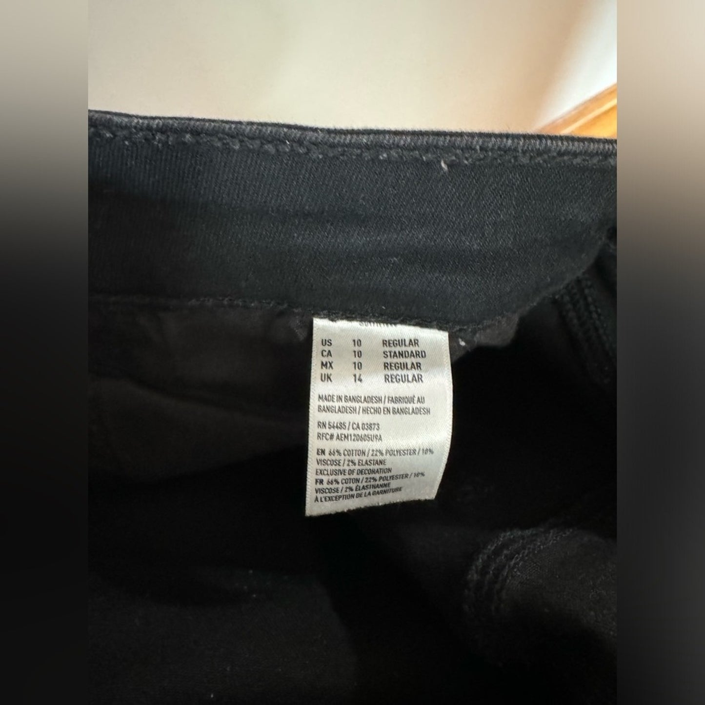 Pre-Owned Size 10 American Eagle Black Hi-Rise Distressed Jegging