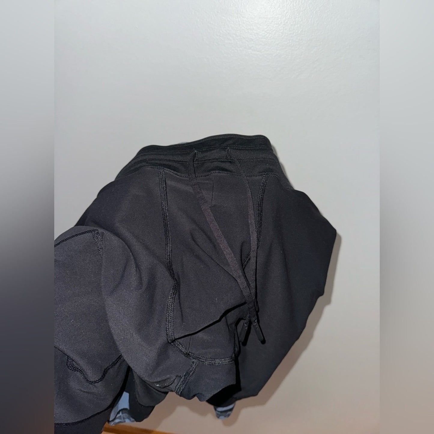 Pre-Owned XXL Lululemon Black and Blue Print Lined 9” Inseam Shorts