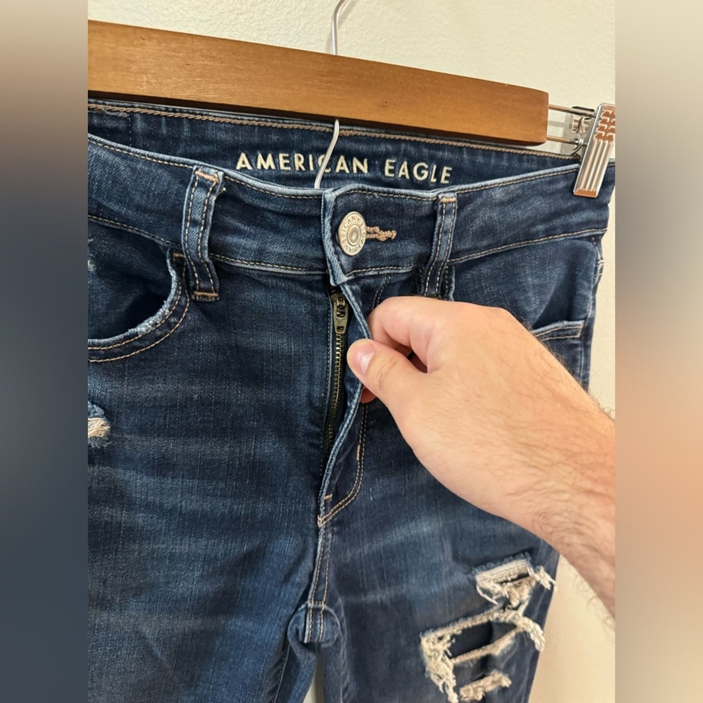 Size 2 Regular American Eagle Dark Blue Distressed Hi-Rise Jegging Crop Jeans