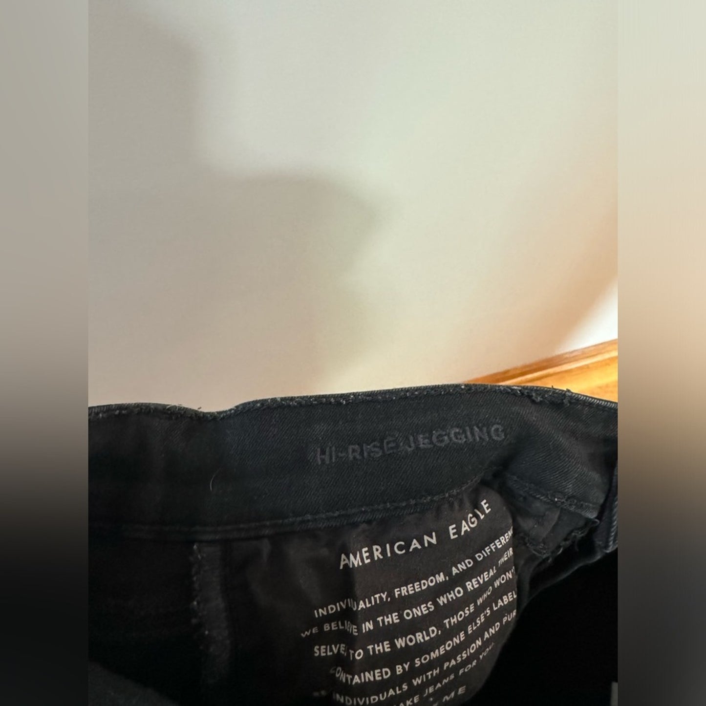 Pre-Owned Size 10 American Eagle Black Hi-Rise Distressed Jegging