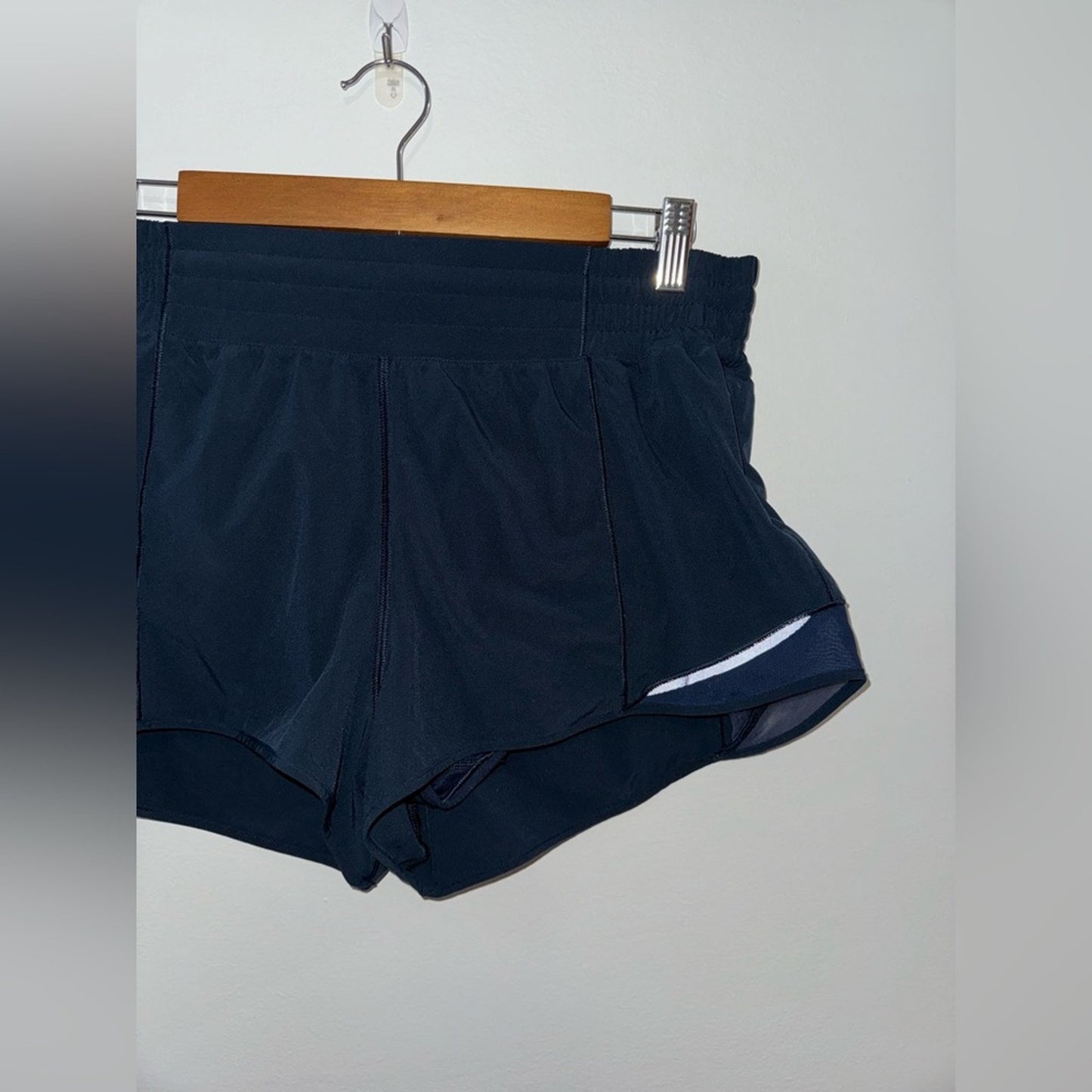 Pre-Owned Size 12 Lululemon Hotty Hot Navy Blue 2.5” short inseam