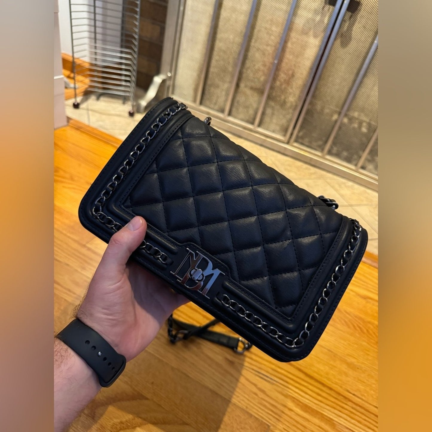 Pre-Owned Badgley Mischka Black Quilted Chain Crossbody Bag