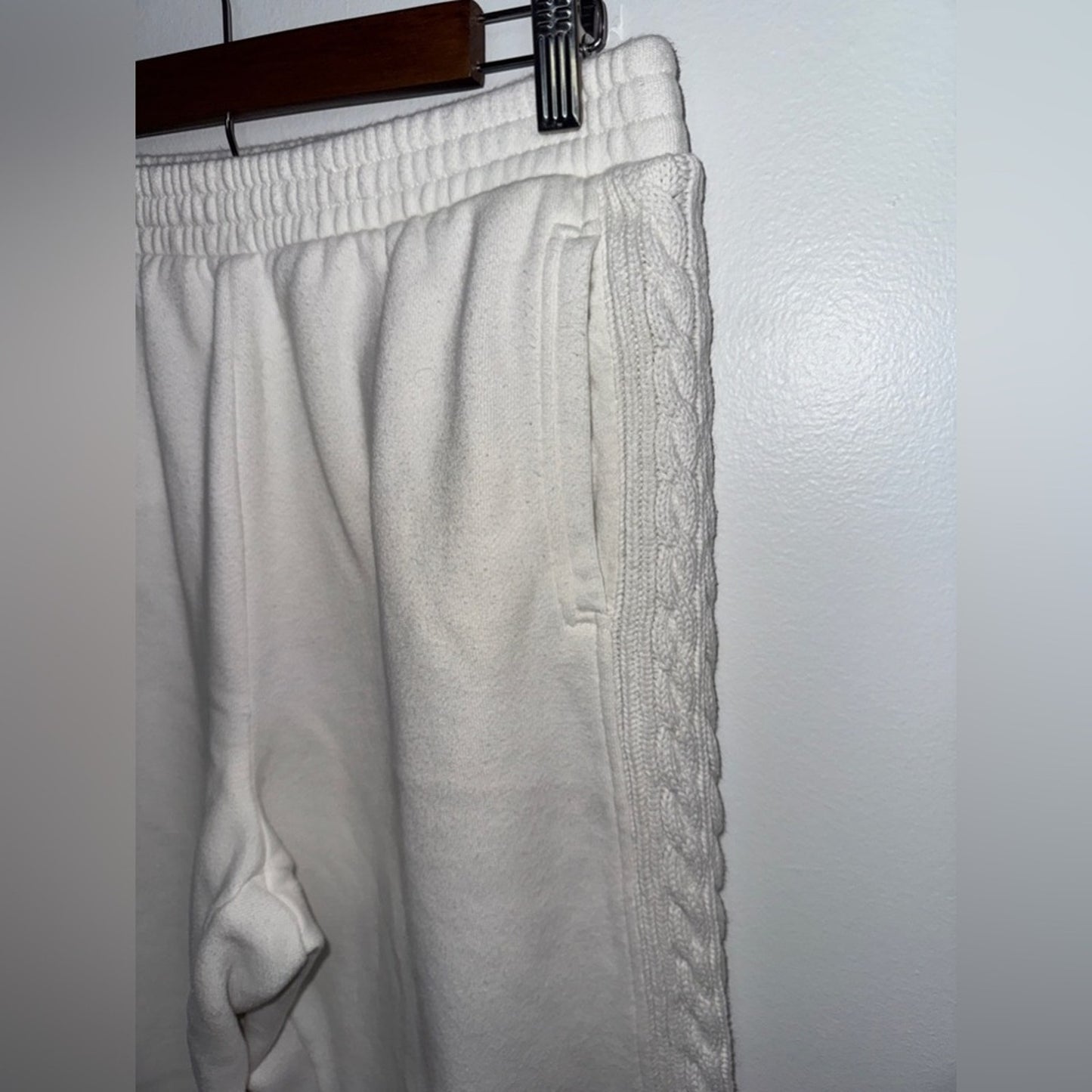 Pre-Owned LG Aerie White Crochet Sweatpants