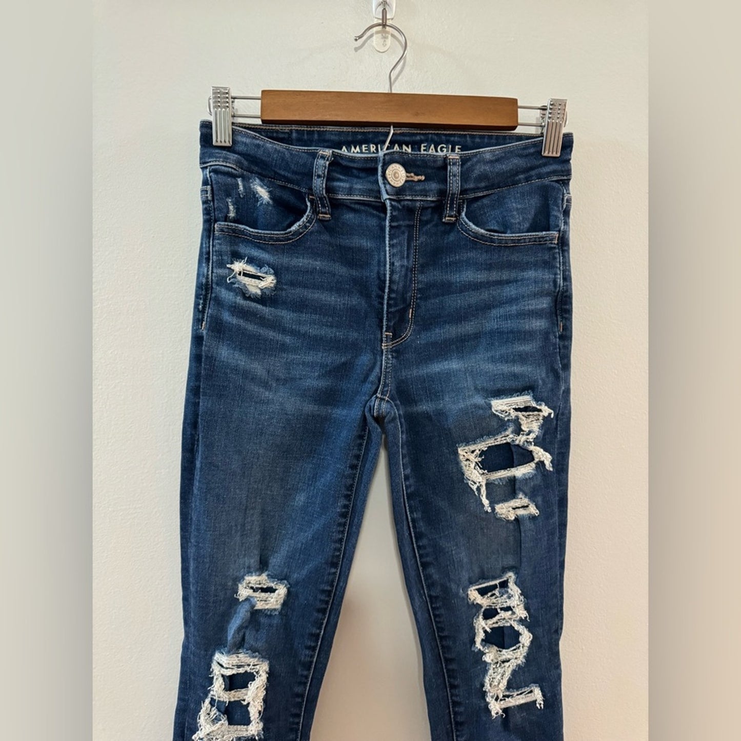 Size 2 Regular American Eagle Dark Blue Distressed Hi-Rise Jegging Crop Jeans