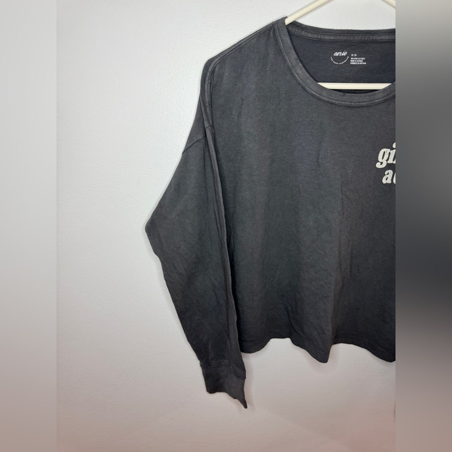 BNWOT MD Aerie Grey Cropped “Giftable” Long Sleeve Shirt