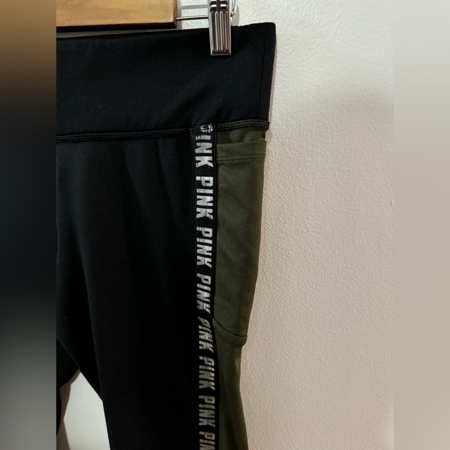 Pre-Owned MD Pink Victoria’s Secret Black and Brown Logo Leggings