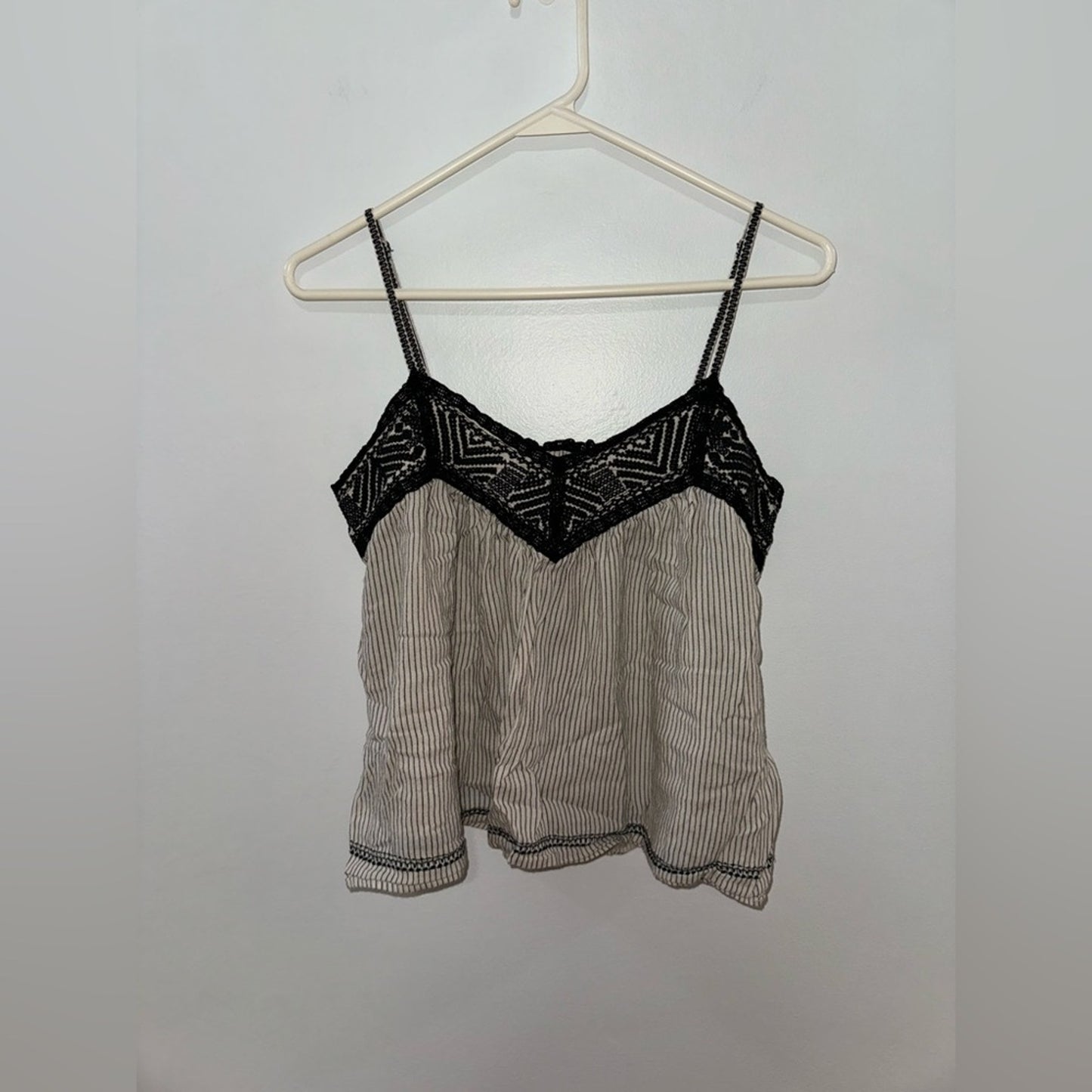 Pre-Owned MD American Eagle Black and White Striped Cami Top