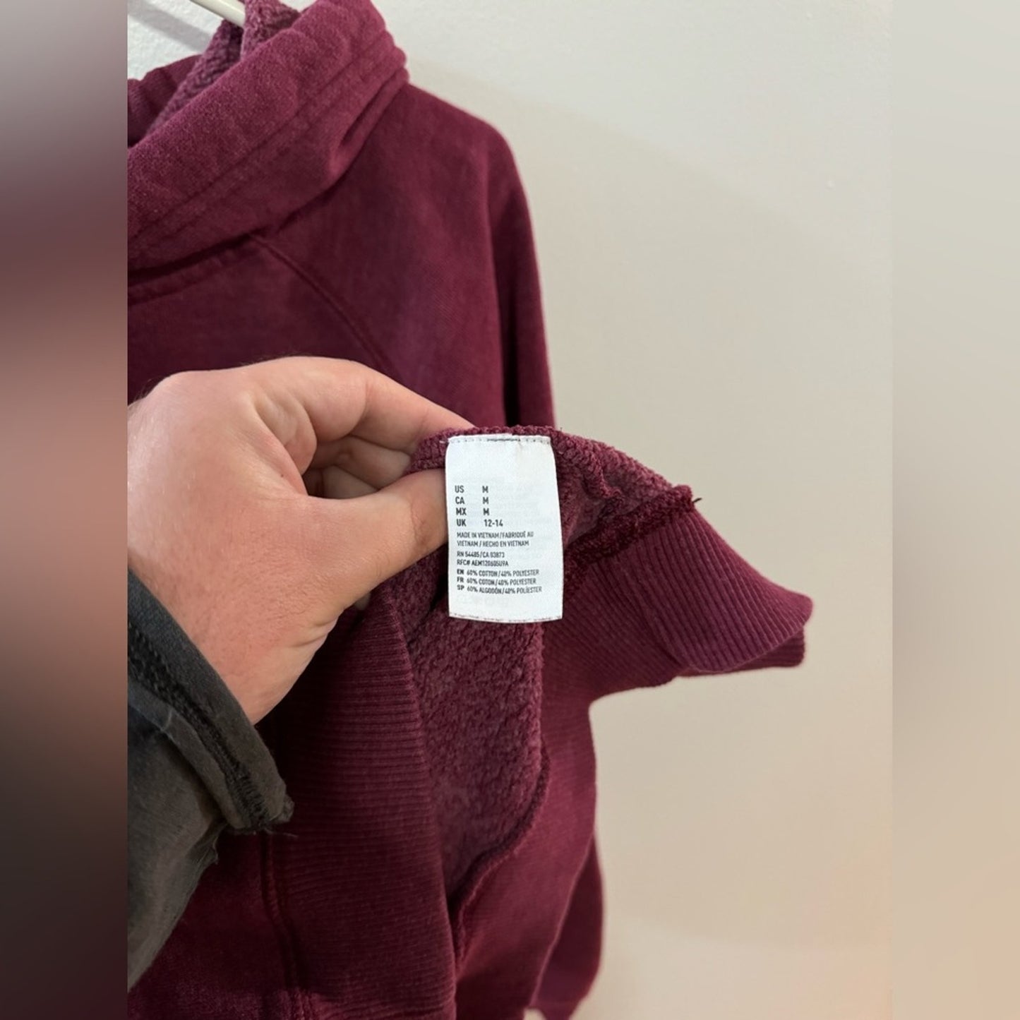 Pre-Owned MD American Eagle Burgundy Love Graphic Raglan Hoodie