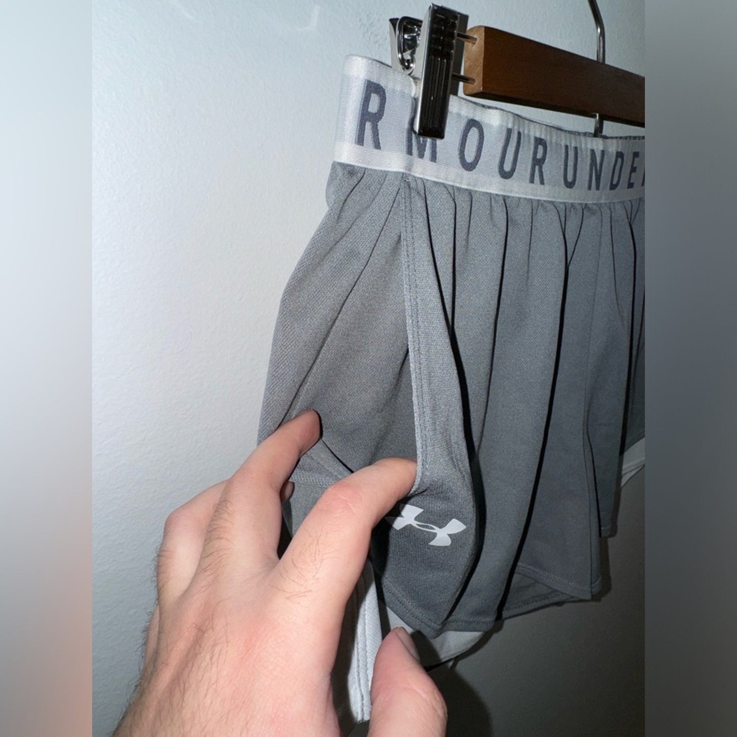Pre-Owned LG Under Armour Grey/White Loose Fit Athletic Shorts