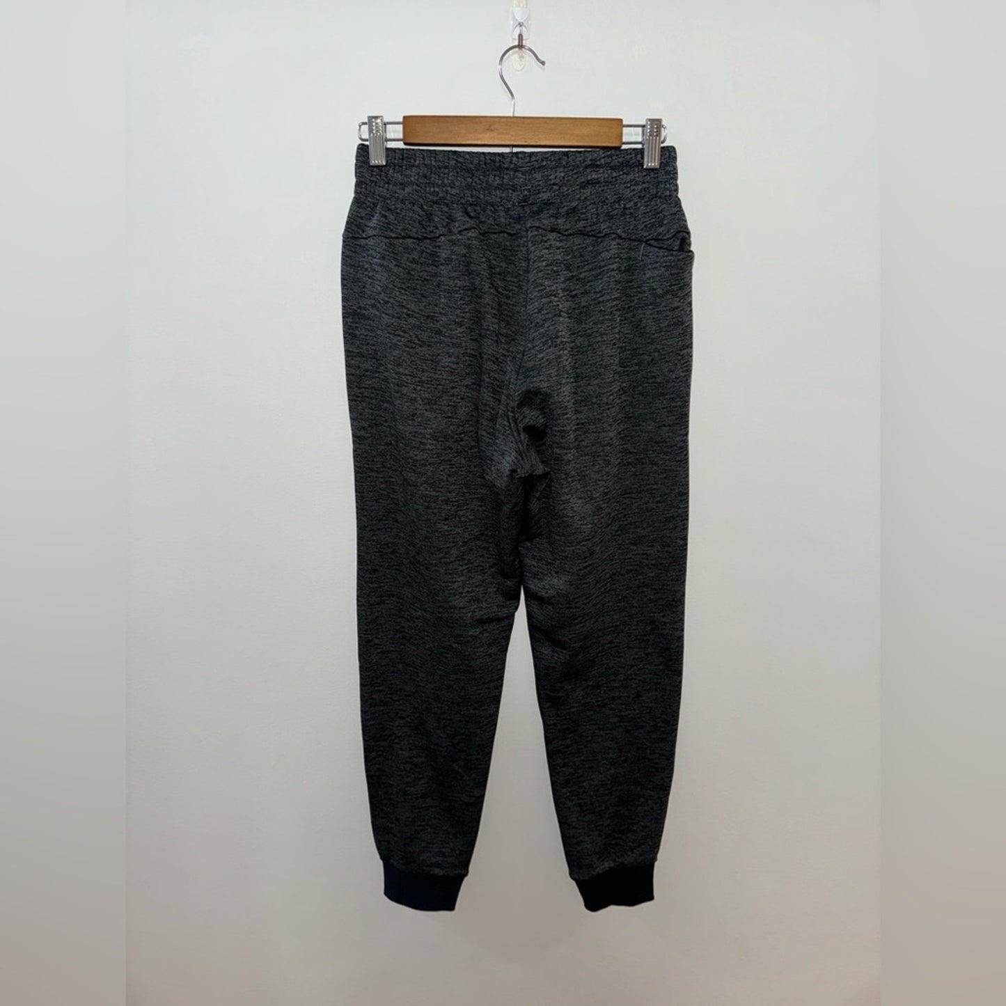 Pre-Owned SM Under Armour Dark Heather Grey Loose Athletic Joggers