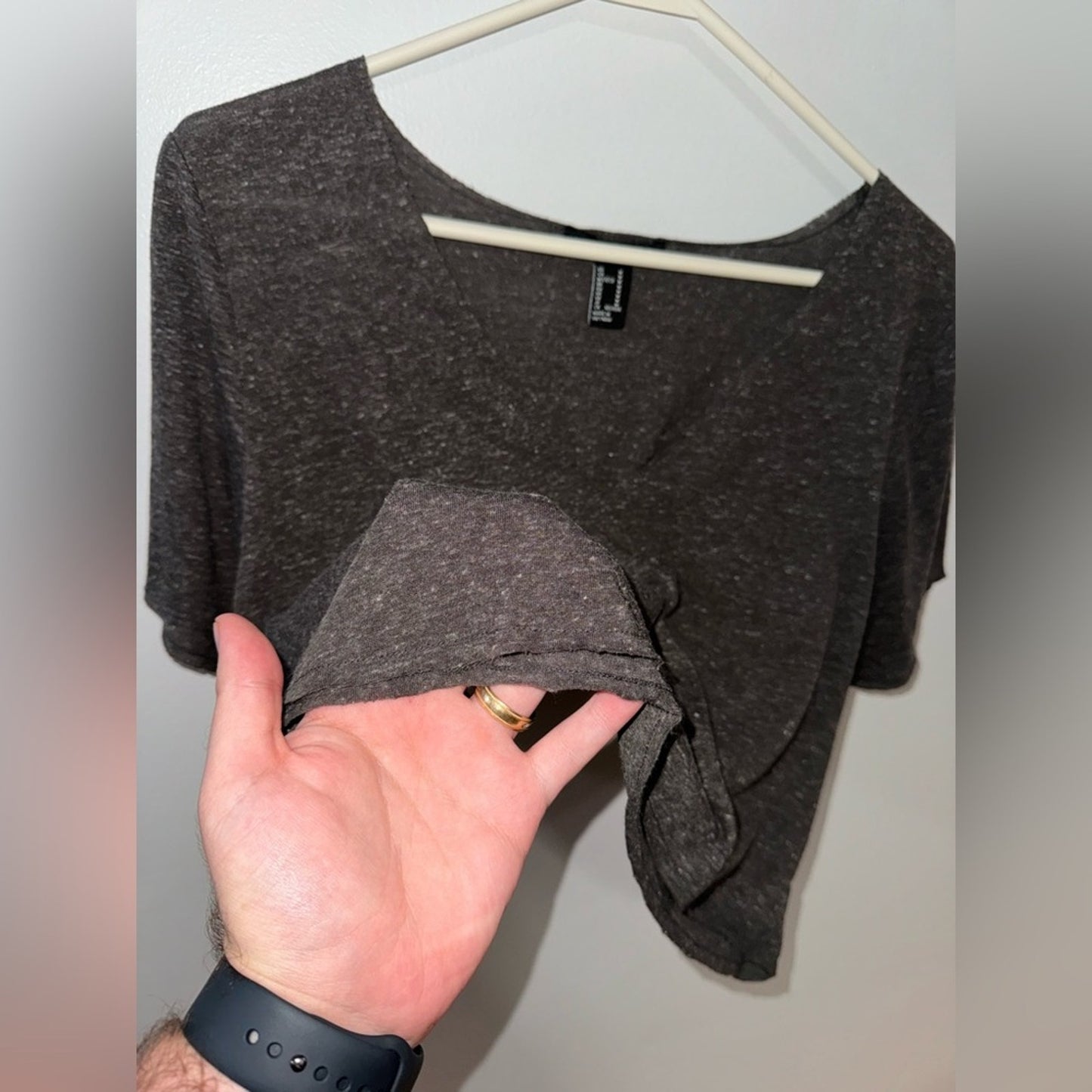 Pre-Owned MD Forever 21 Dark Grey Lightweight V-Neck Cropped T-Shirt