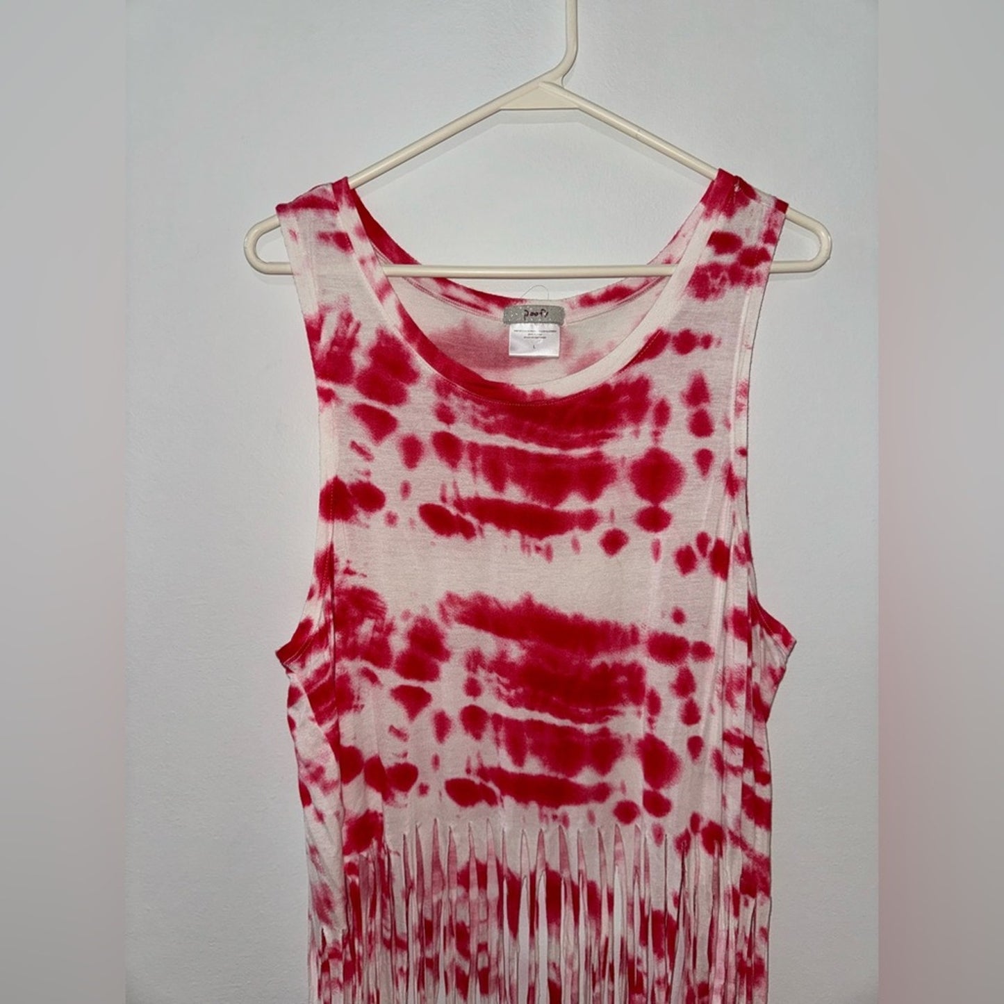 Pre-Owned LG Poof! Red and White Fringe Tank Top