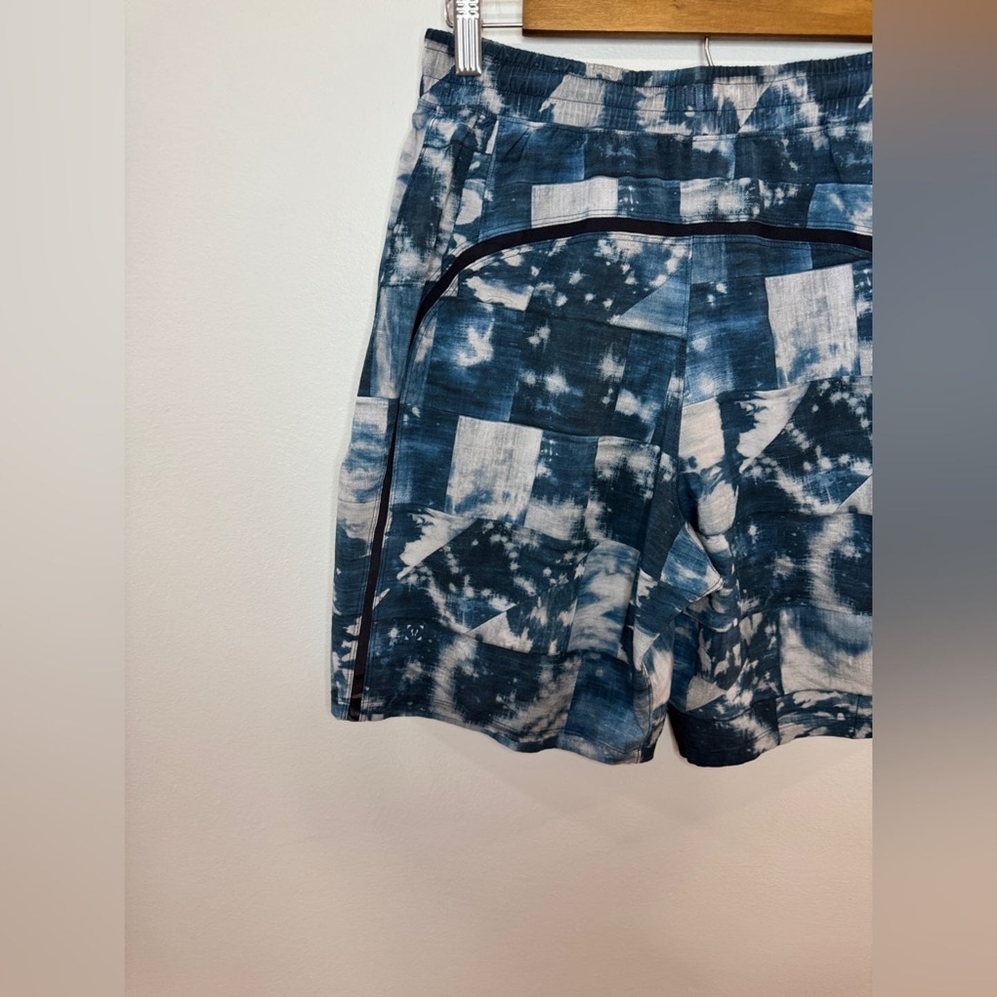 MD Lululemon 9” Inseam Lined Pace Breaker in Mini Bleached Indigo Starlight