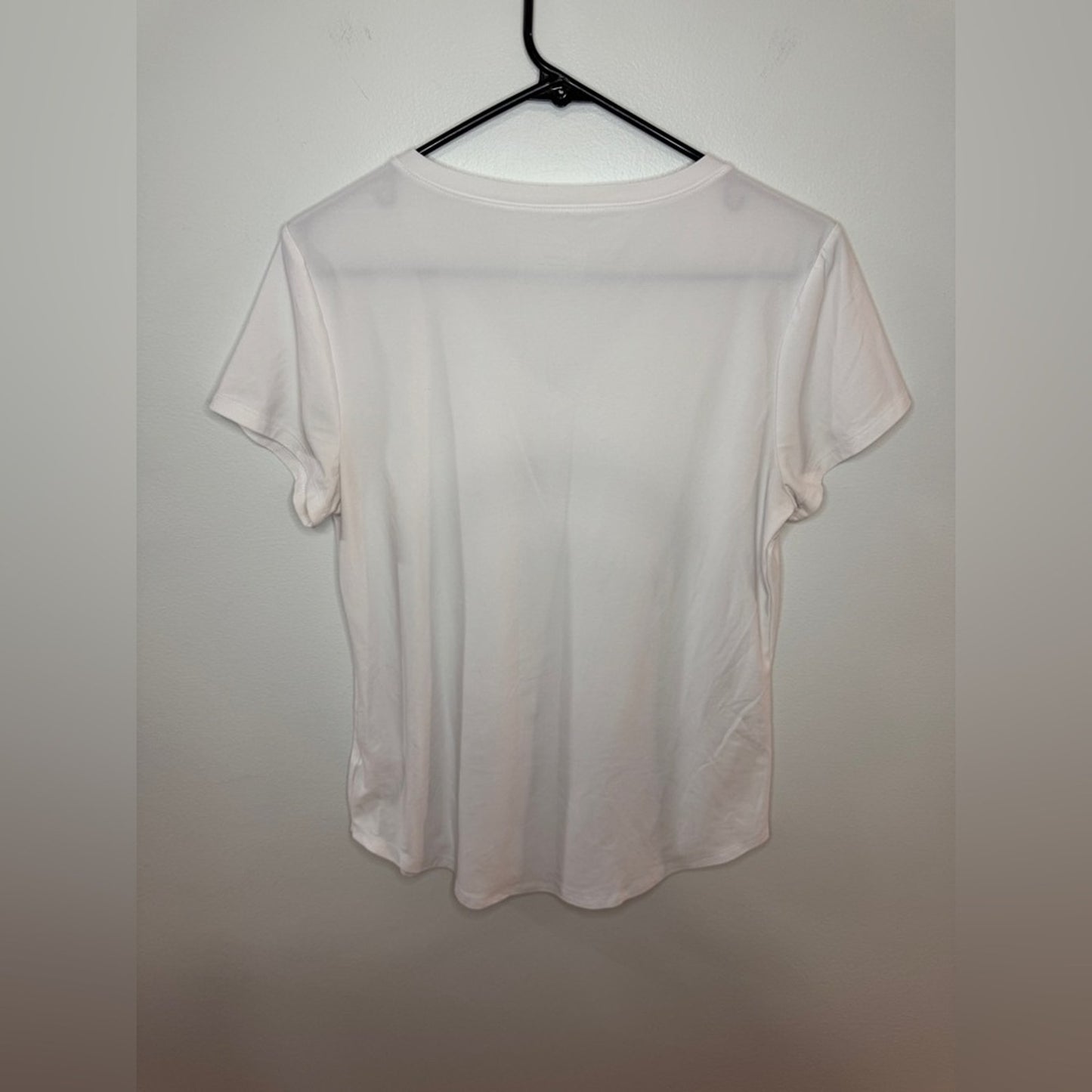 Pre-Owned LG No Boundaries White Athletic T-shirt