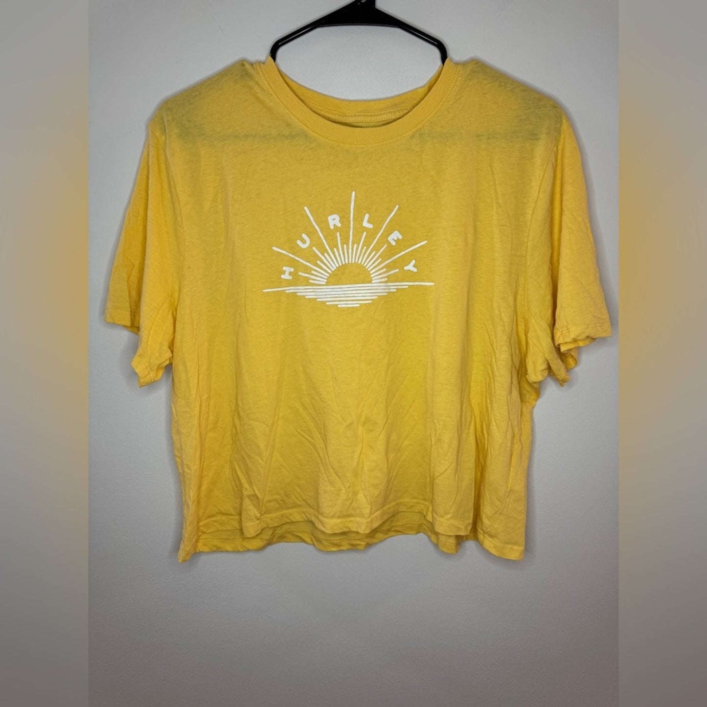 Pre-Owned XL Hurley Yellow Sun Graphic T-Shirt