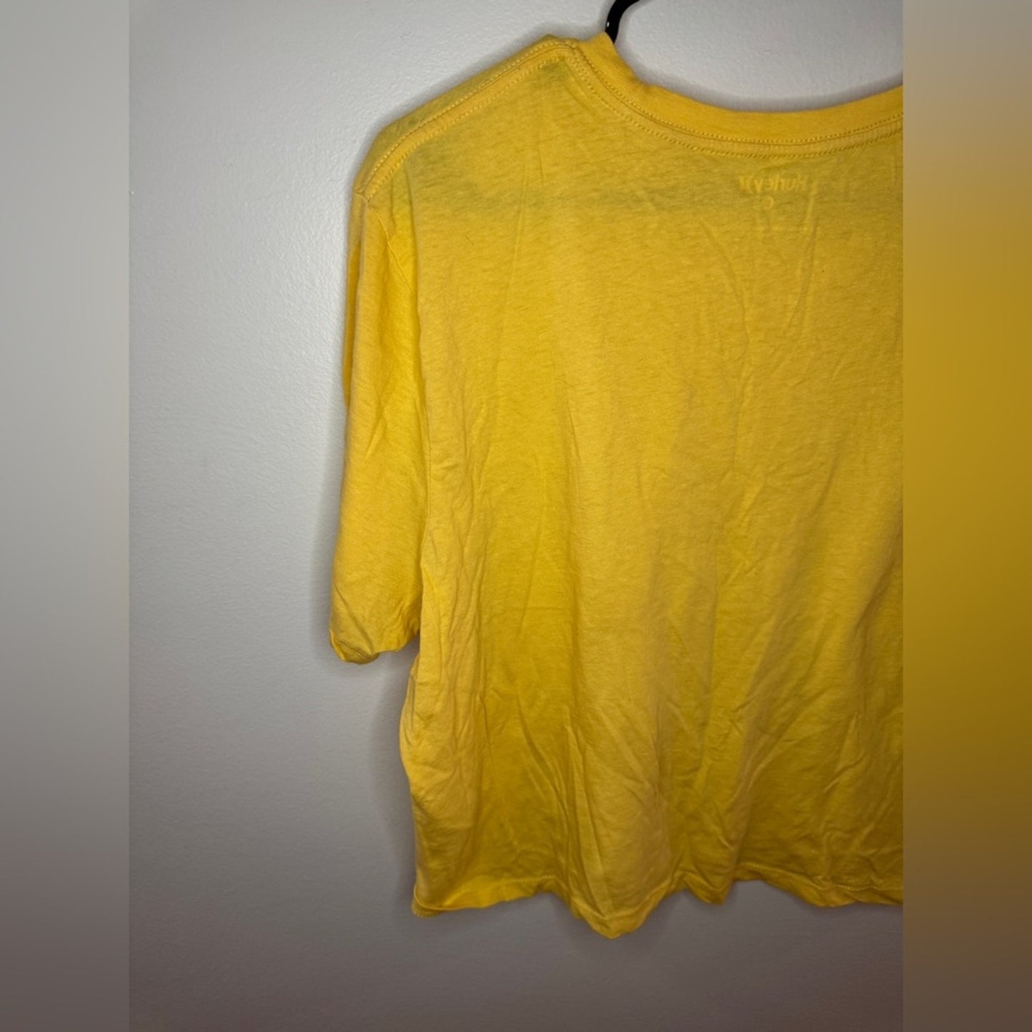 Pre-Owned XL Hurley Yellow Sun Graphic T-Shirt