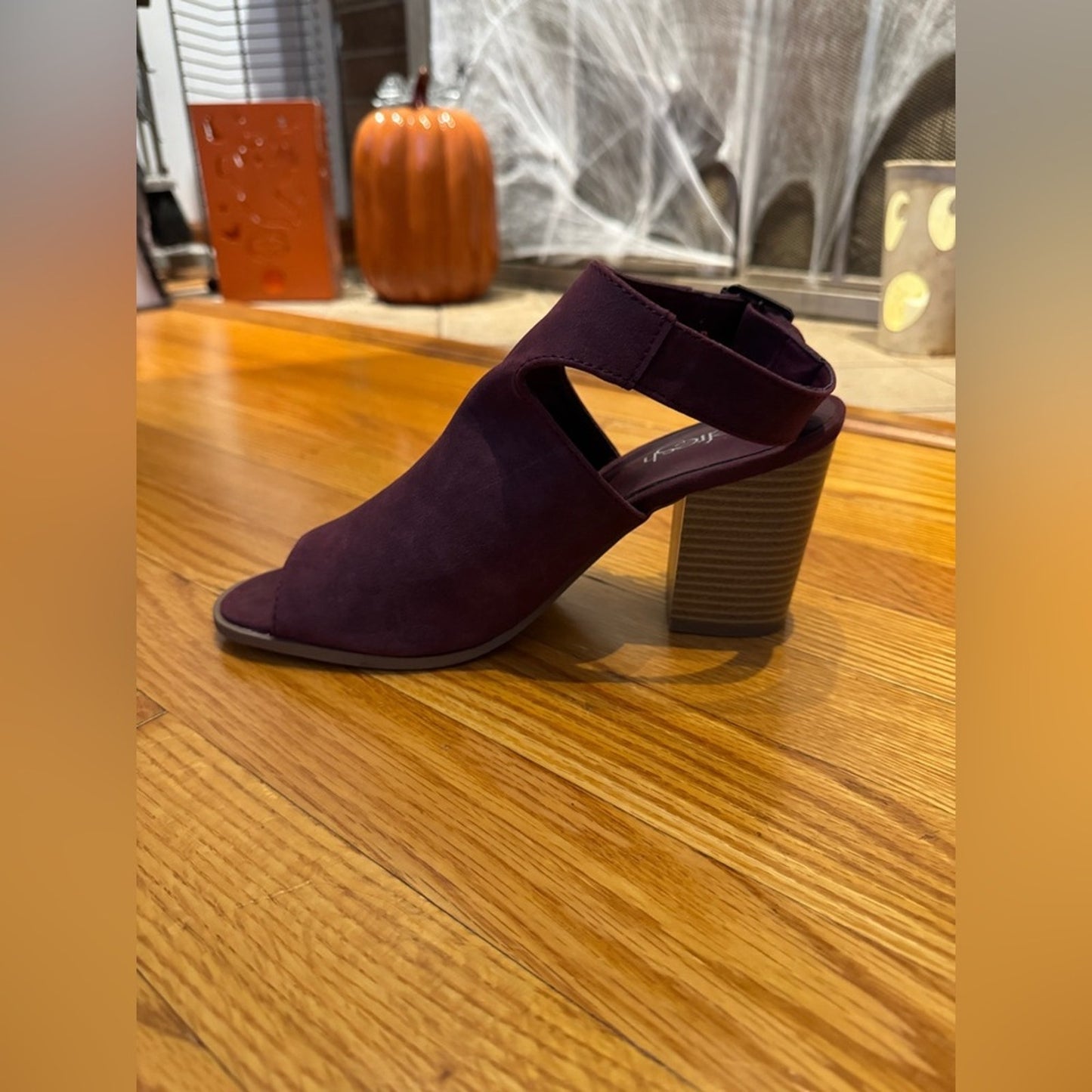 Pre-Owned Size 10 Refresh Maroon Suede Open Toe High Heel