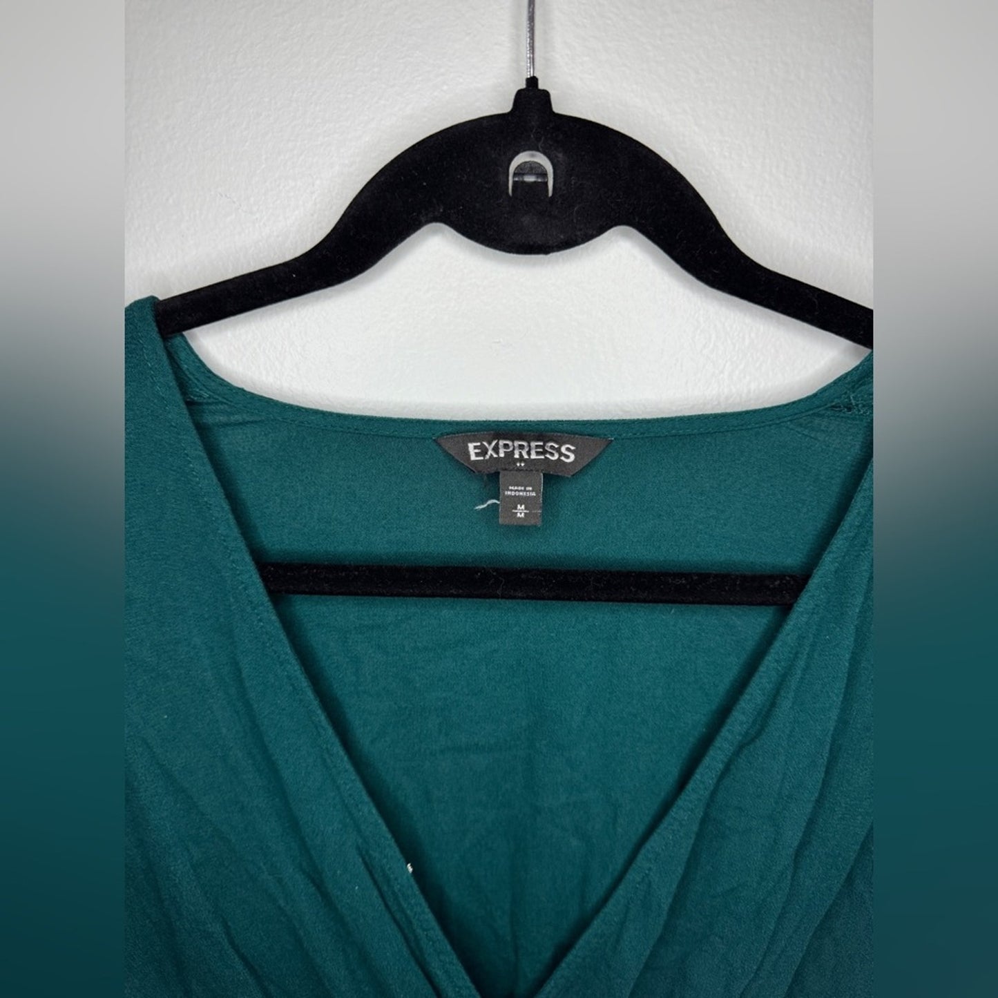 Pre-Owned MD Express Dark Green Long Sleeve Flowy Top