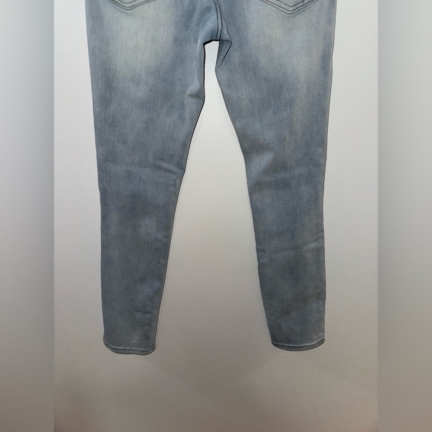 Pre-Owned W31xL32 Aeropostale Light Blue Distressed Super Skinny Jeans