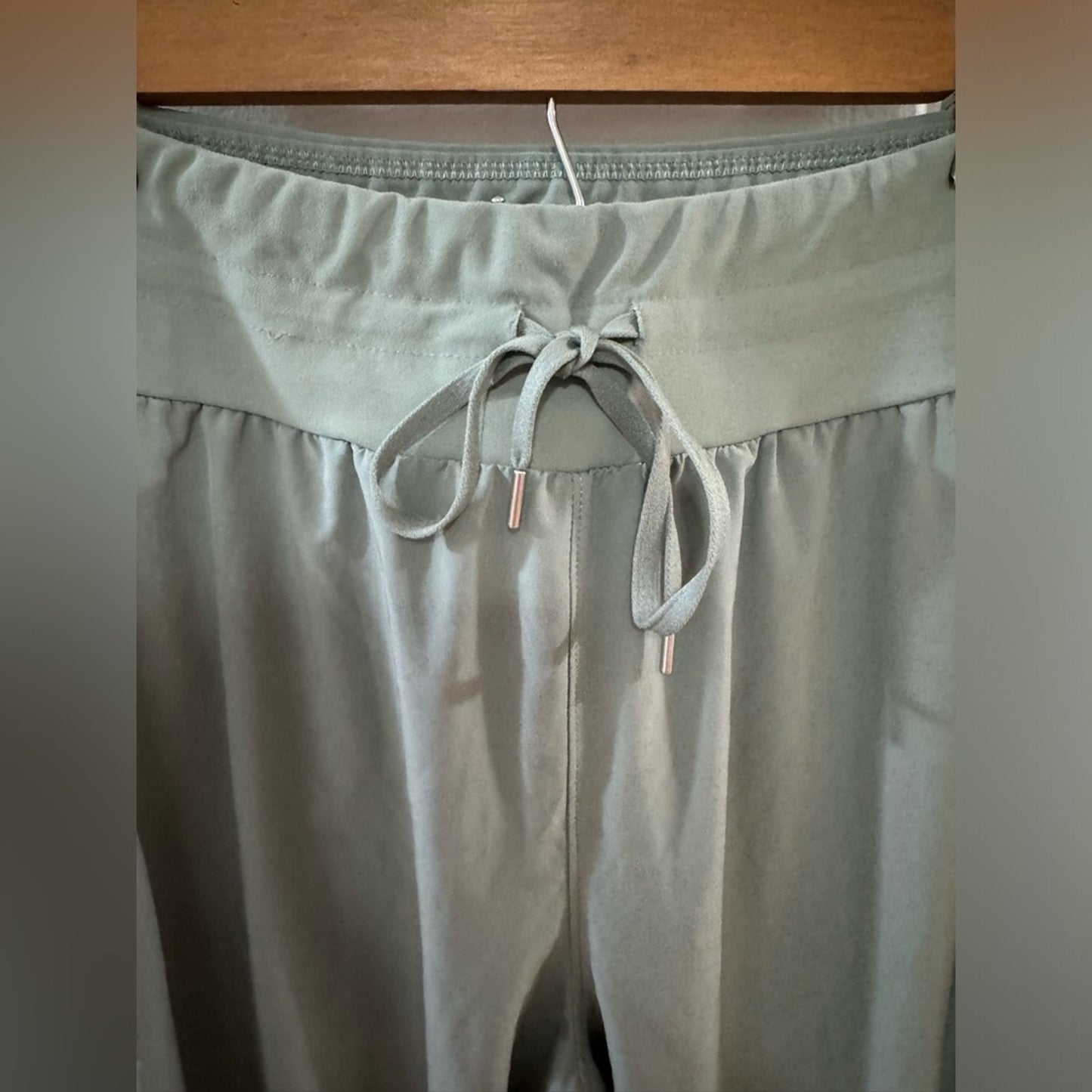 Pre-Owned LG CALIA Women’s Truelight Green Cargo Pants