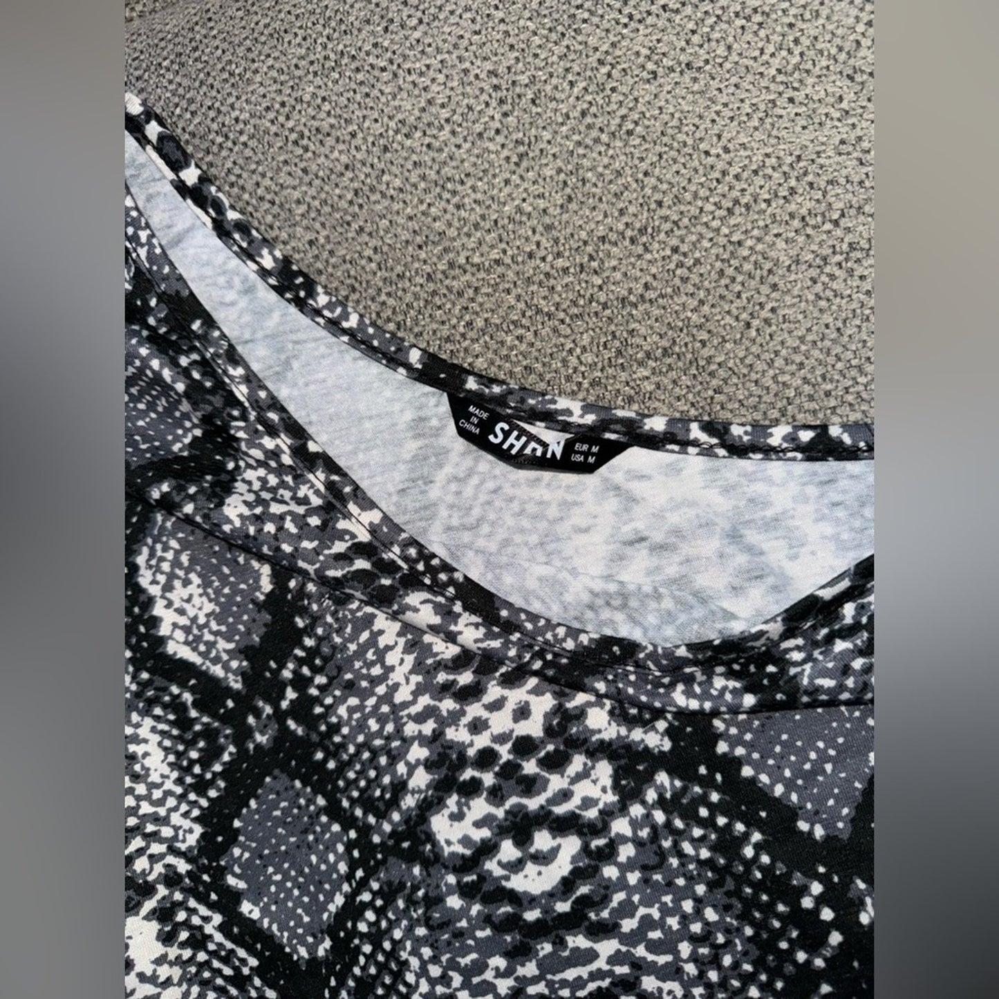 Pre-Owned MD SHEIN Snake Print One Sleeve Long Sleeve Crop Top