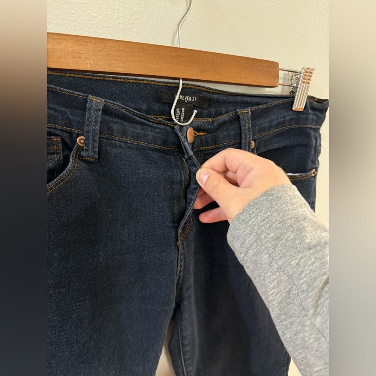 Pre-Owned Size 28 Forever 21 Dark Blue Jeans