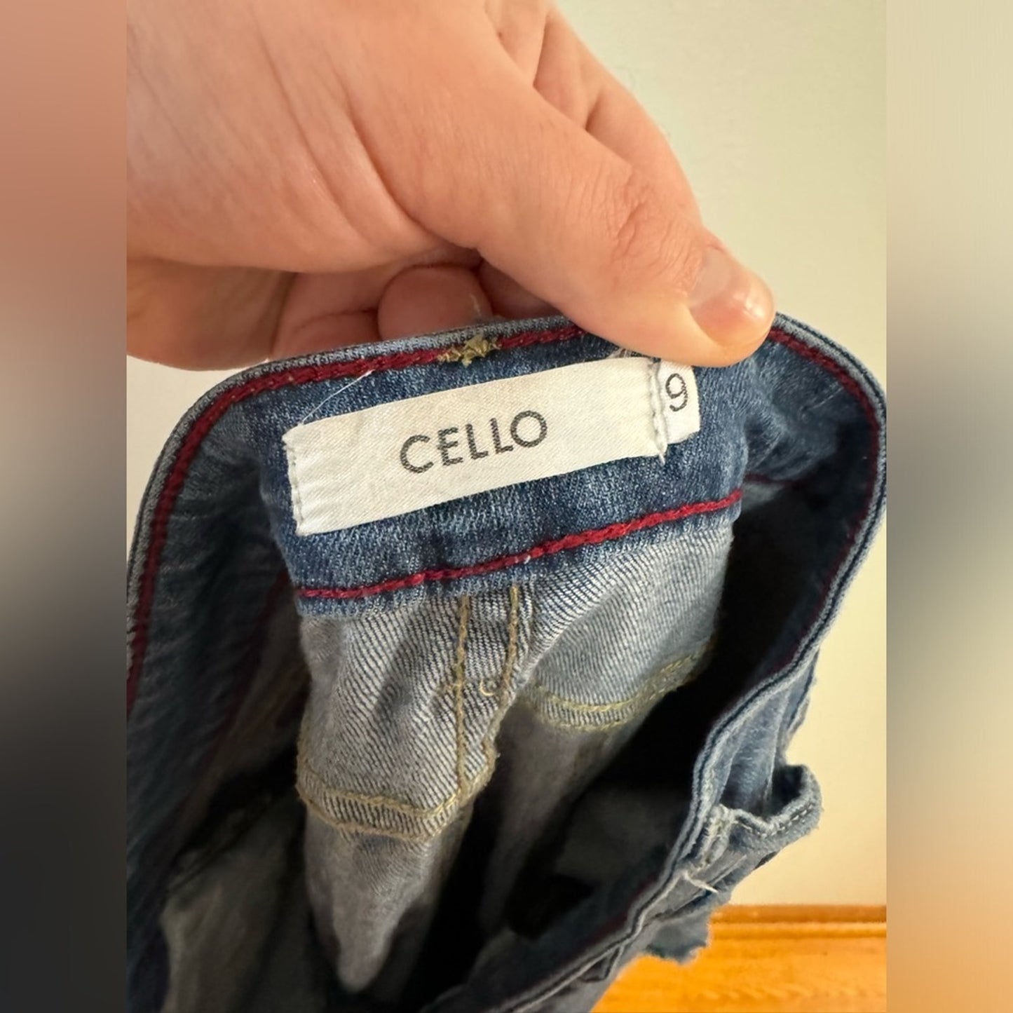 Pre-Owned Size 9 Cello Blue Distressed Jeans