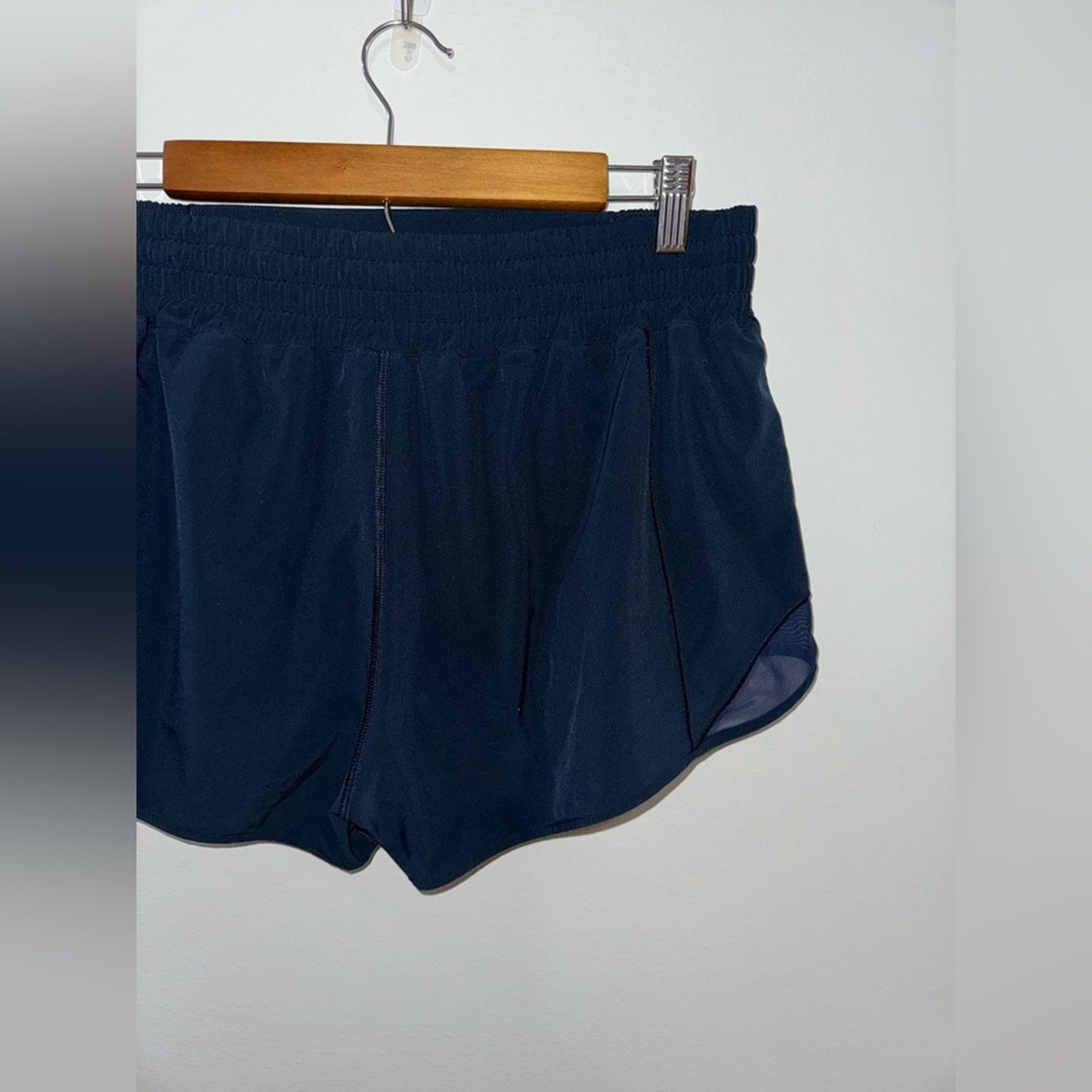 Pre-Owned Size 12 Lululemon Hotty Hot Navy Blue 2.5” short inseam